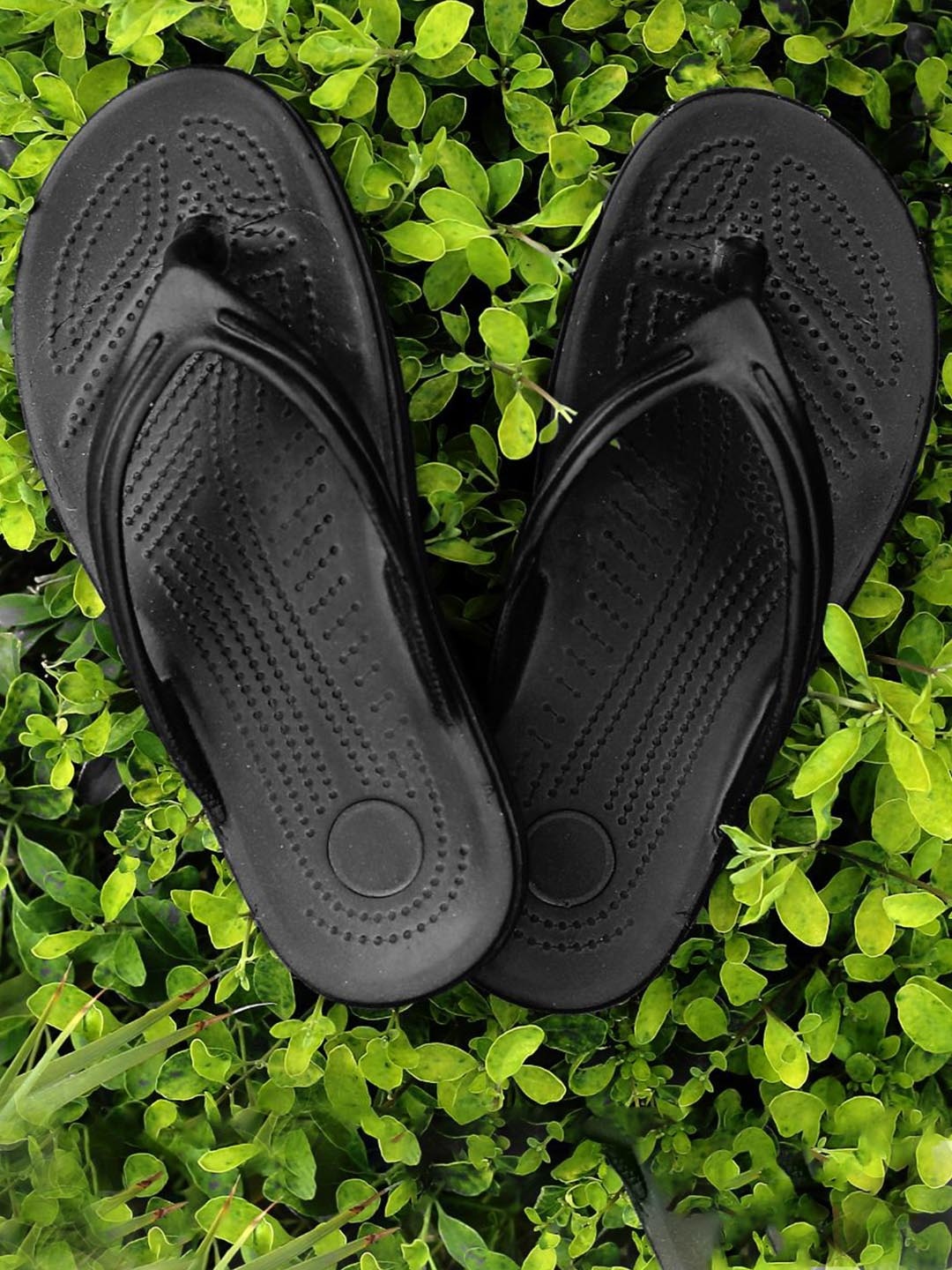 

AROOM Men Self Design Thong Flip-Flops, Black