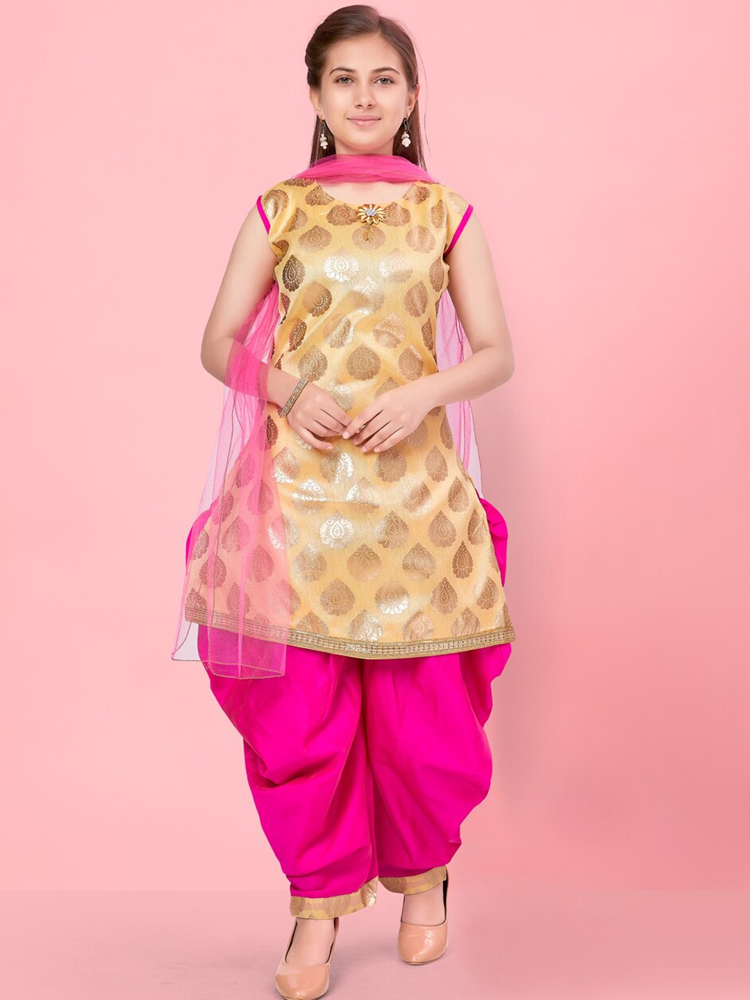 

Aarika Girls Ethnic Motifs Printed Regular Kurta With Patiala & Dupatta, Gold