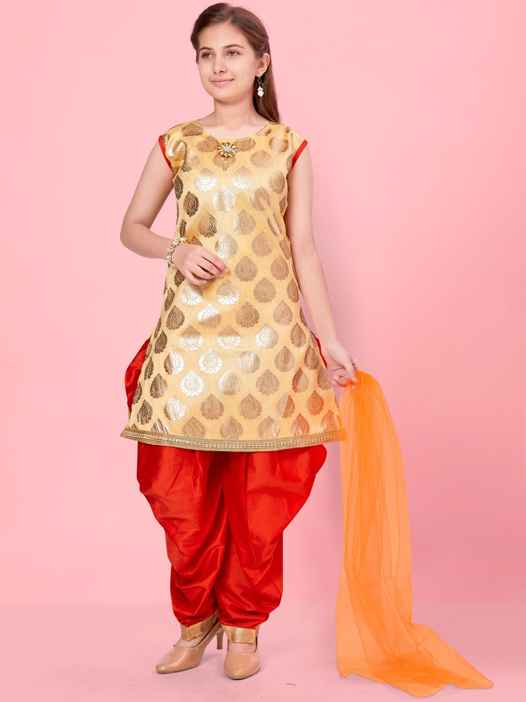 

Aarika Girls Ethnic Motifs Printed Kurta With Patiala & Dupatta, Gold