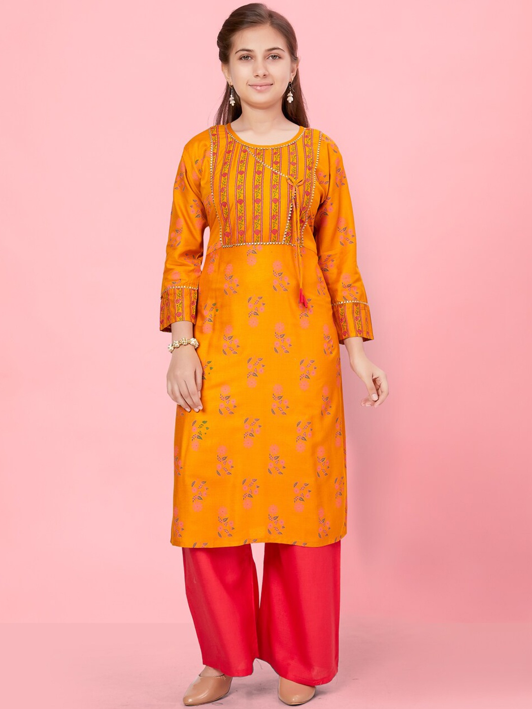 

Aarika Girls Floral Printed Straight Kurta, Yellow