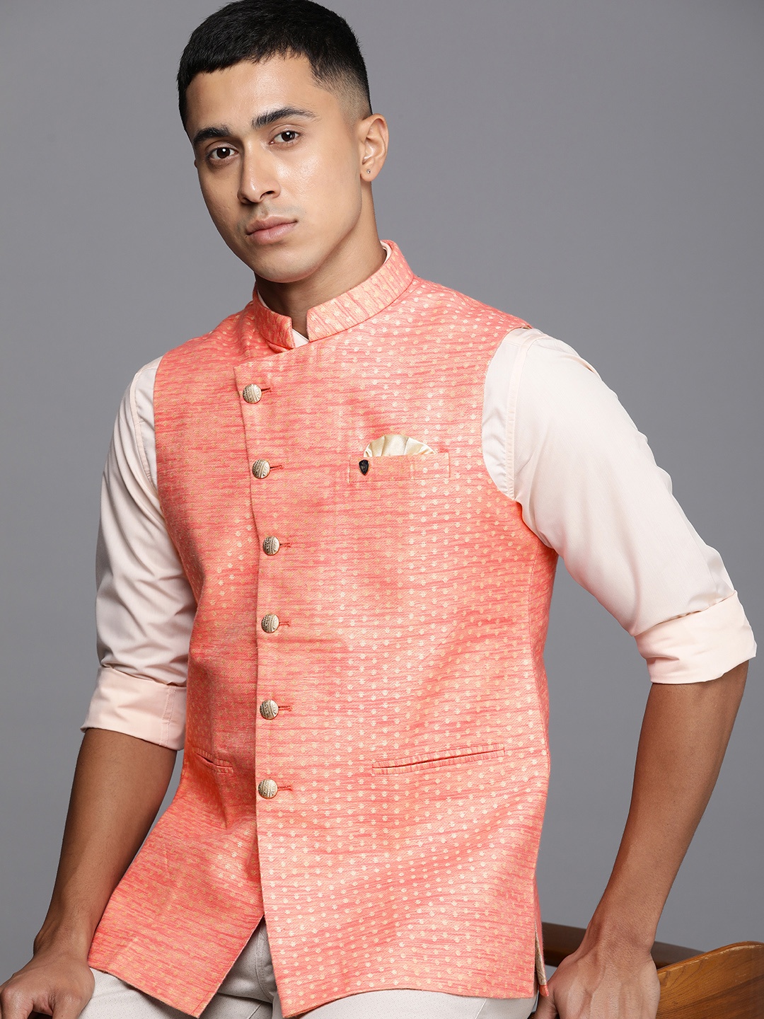 

MANU Ethnic Motifs Self Design Jacquard Sleeveless Mandarin Collar Nehru Jacket, Pink