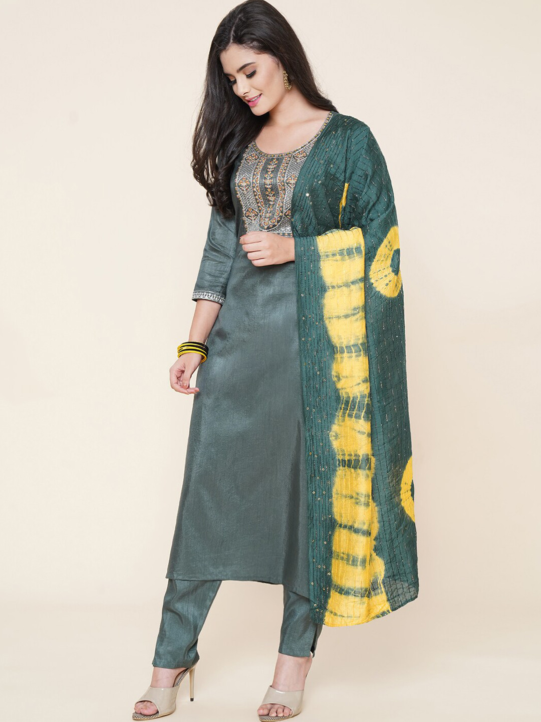 

HERE&NOW Green Ethnic Motifs Yoke Design Thread Work Kurta with Trousers & Dupatta