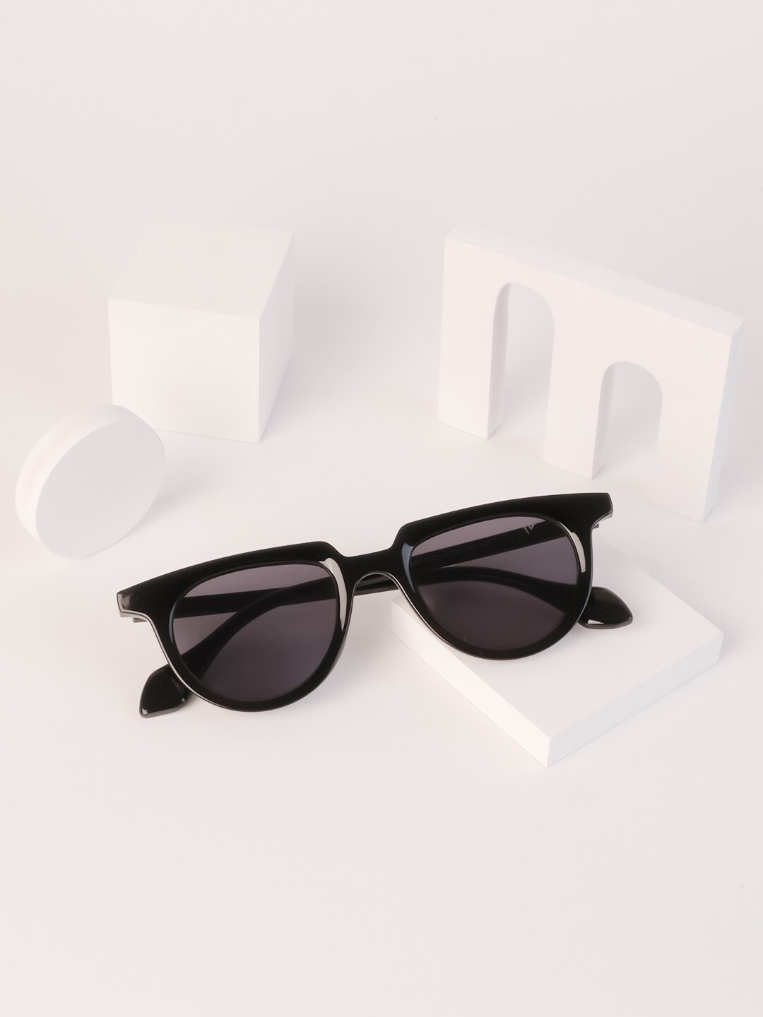 

Voyage Full Rim Round Sunglasses with UV Protected Lens 3681MG4092, Black