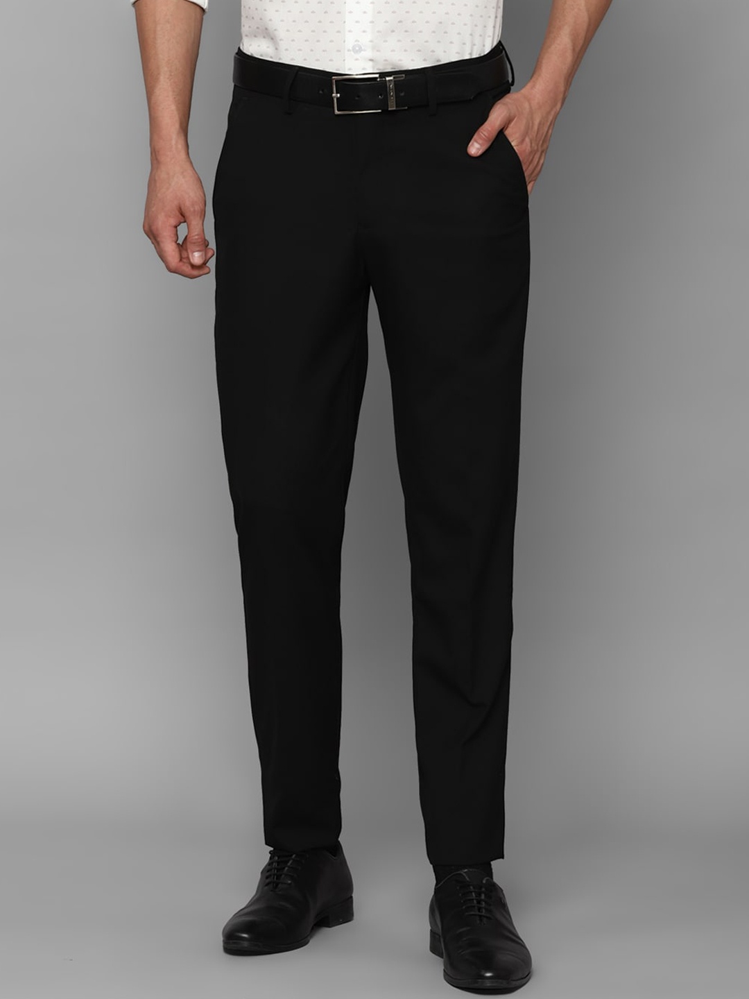 

Louis Philippe Men Slim Fit Plain Formal Trousers, Black