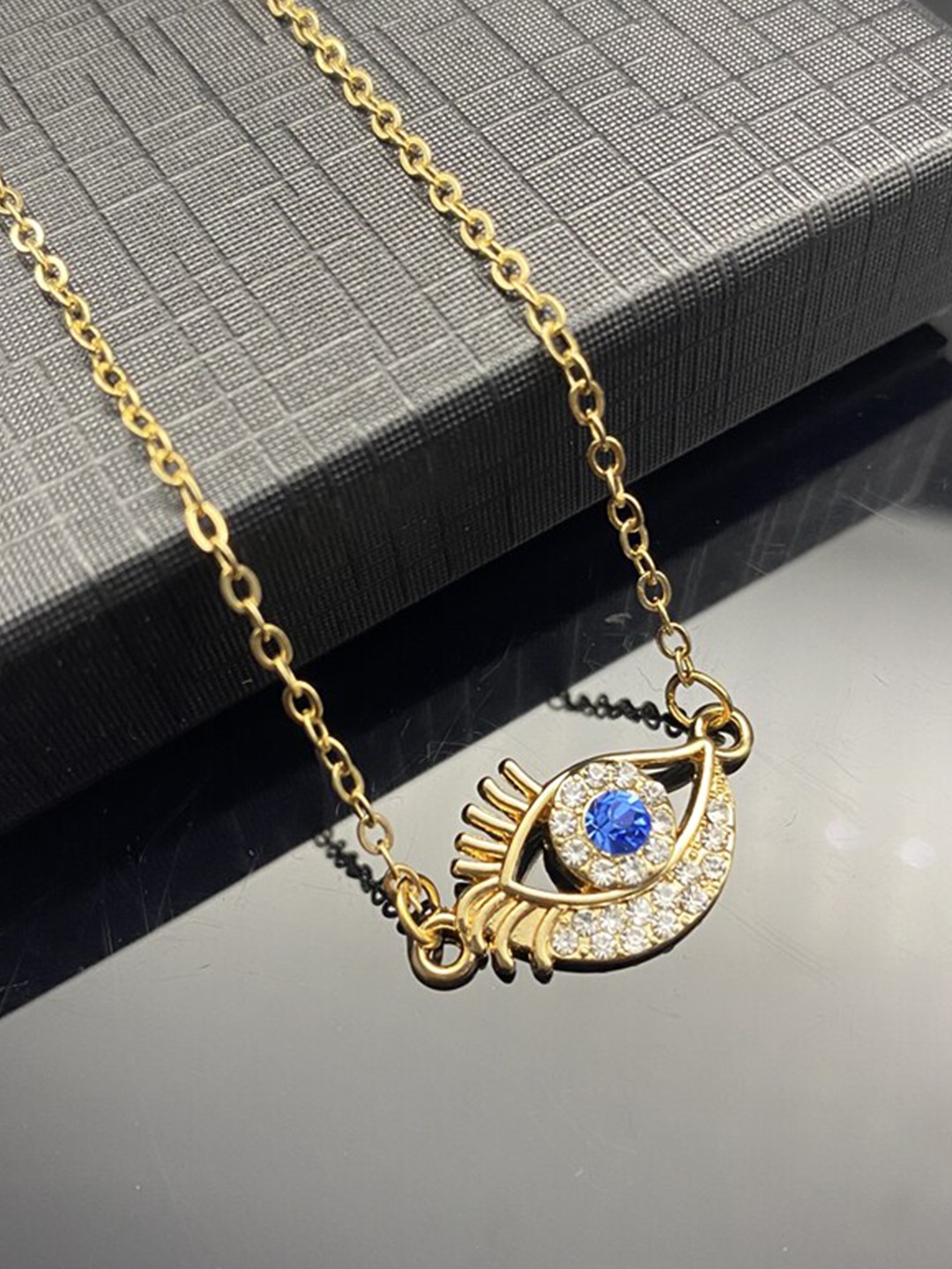 

EL REGALO Women Evil Eye Shape Necklace, Gold