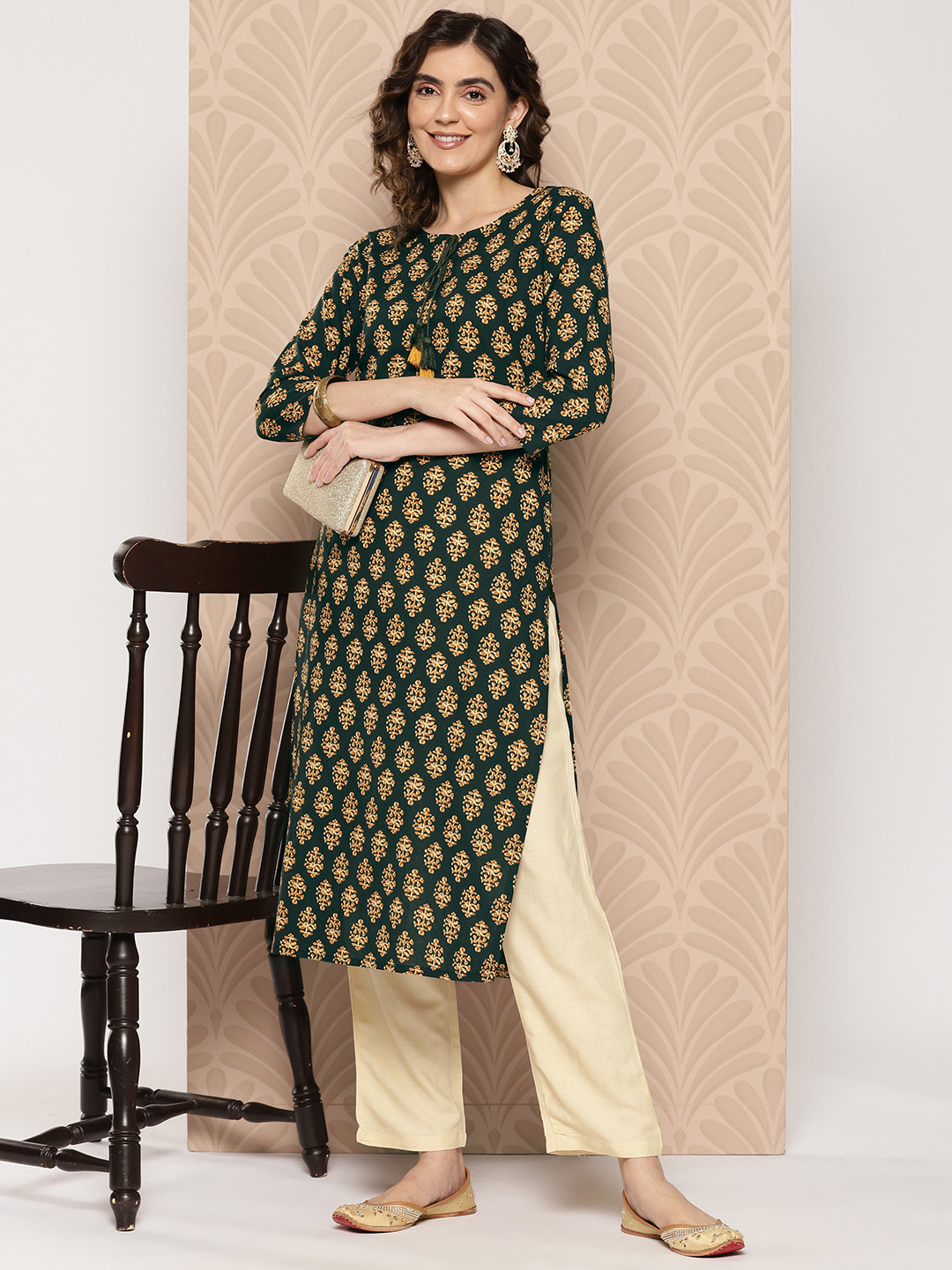 

Yufta Women Ethnic Motifs Printed Regular Pure Cotton Kurta with Trousers, Green