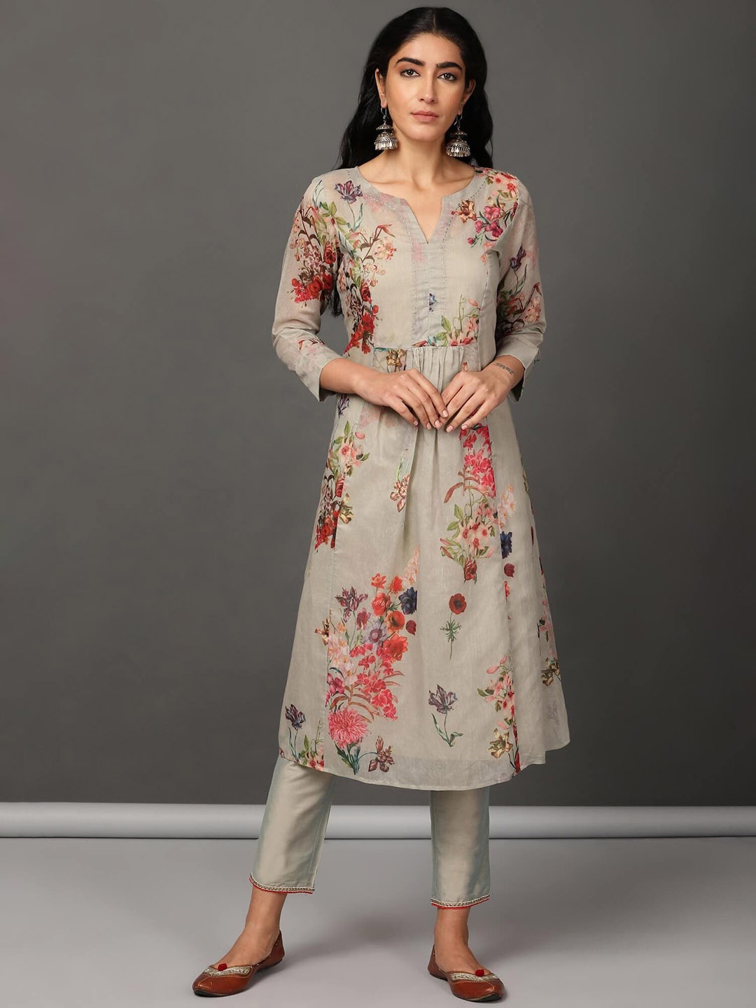 

NUHH Floral Printed Empire Kurta with Trousers, Olive