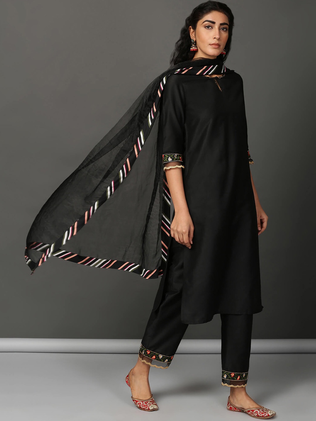 

NUHH Keyhole Neck Embroidered Kurta with Trousers & With Dupatta, Black