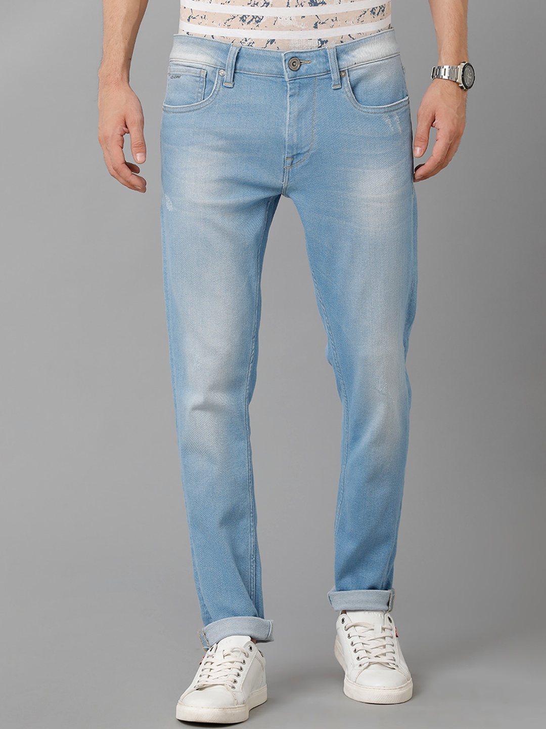 

Voi Jeans Men Skinny Fit Mid-Rise Light Fade Clean Look Stretchable Jeans, Blue