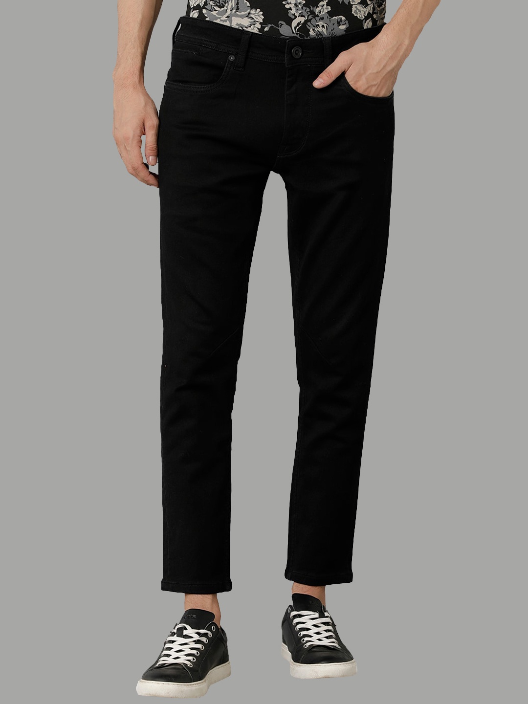 

Voi Jeans Men Skinny Fit Mid-Rise Clean Look Stretchable Jeans, Black