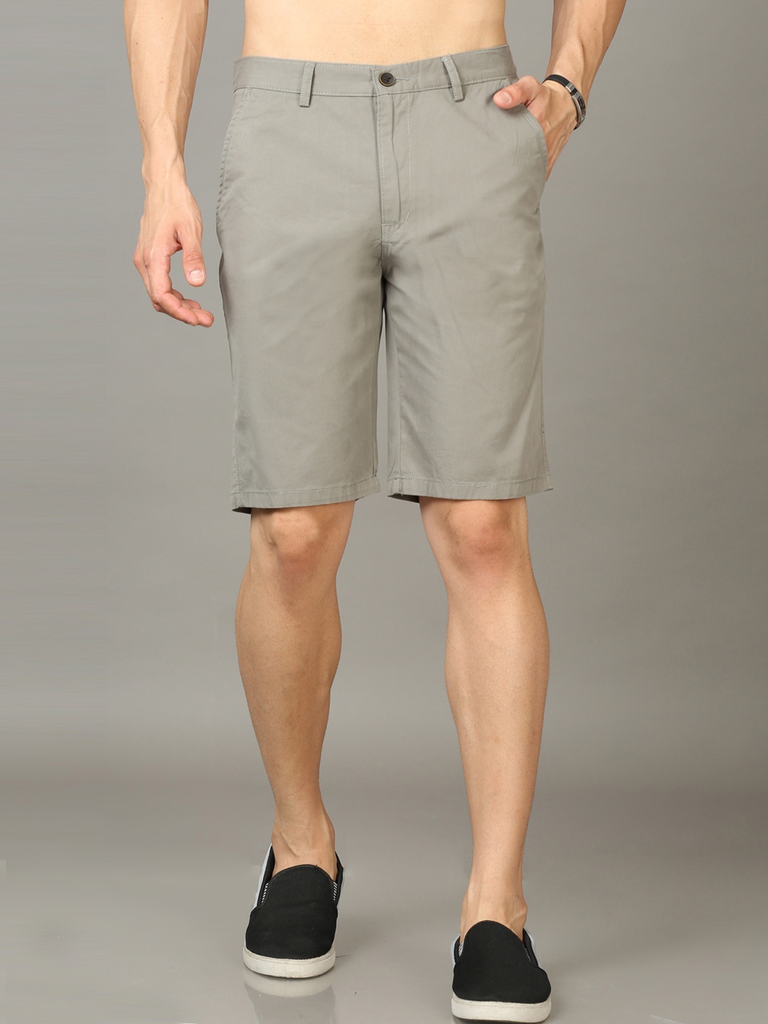 

Bushirt Men Mid-Rise Pure Cotton Shorts, Grey