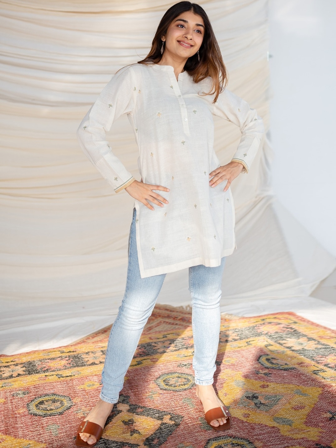 

THE INDIAN ETHNIC CO Floral Block Printed Straight Pure Cotton Kurta, White