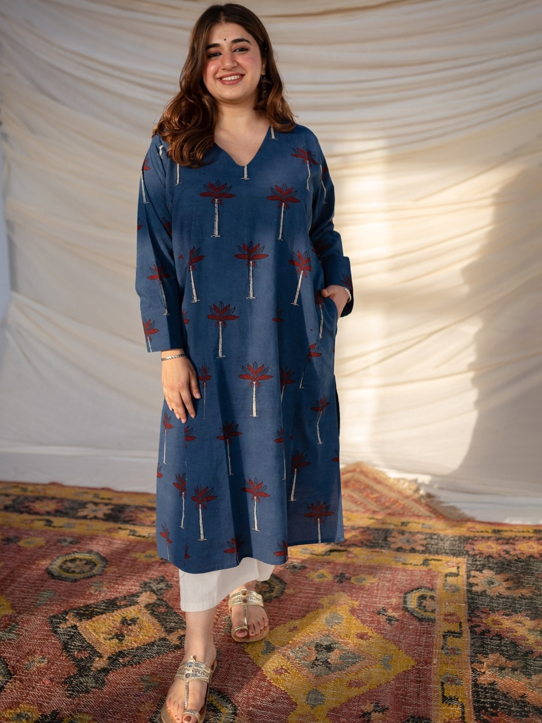 

THE INDIAN ETHNIC CO Floral Block Printed Straight Pure Cotton Kurta, Blue