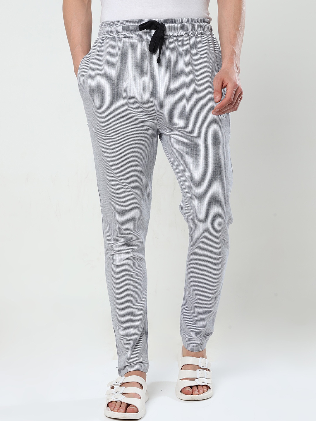 

Masculino Latino Men Striped Cotton Track Pants, Grey