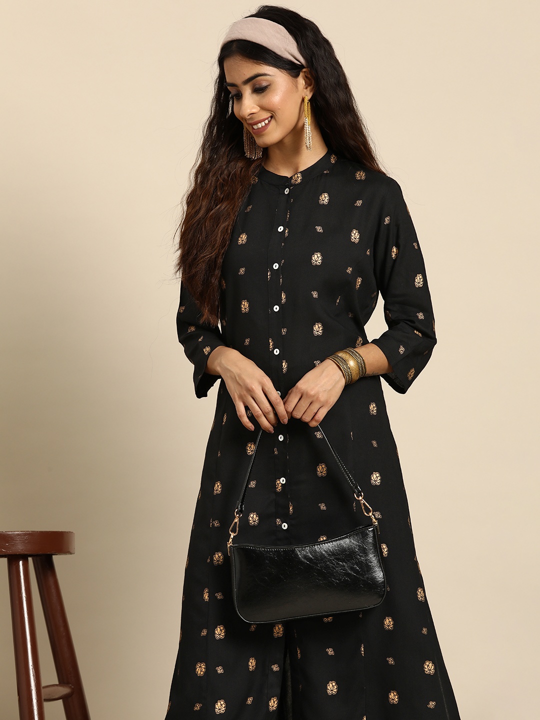 

Sangria Ethnic Motifs Printed Kurta with Trousers, Black