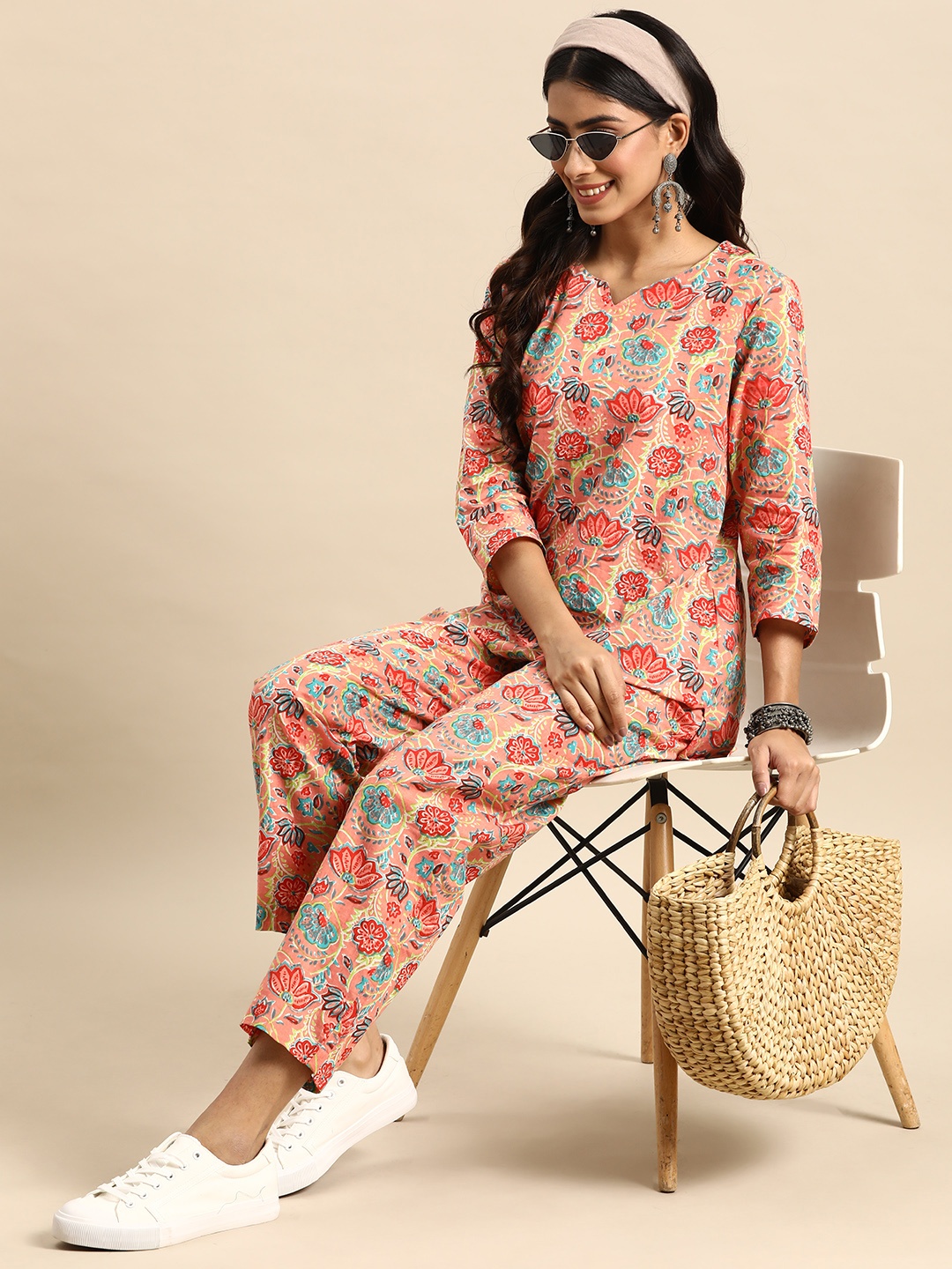 

Sangria Women Peach-Coloured Ethnic Motifs Printed Regular Kurti with Trousers
