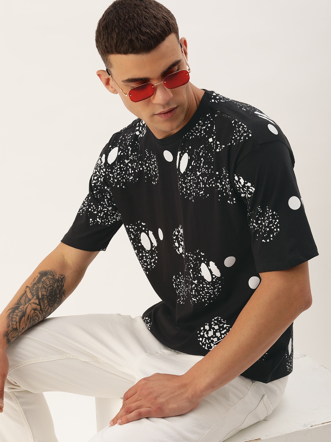 

Kook N Keech Pure Cotton Abstract Printed Drop-Shoulder Sleeves Oversized T-shirt, Black