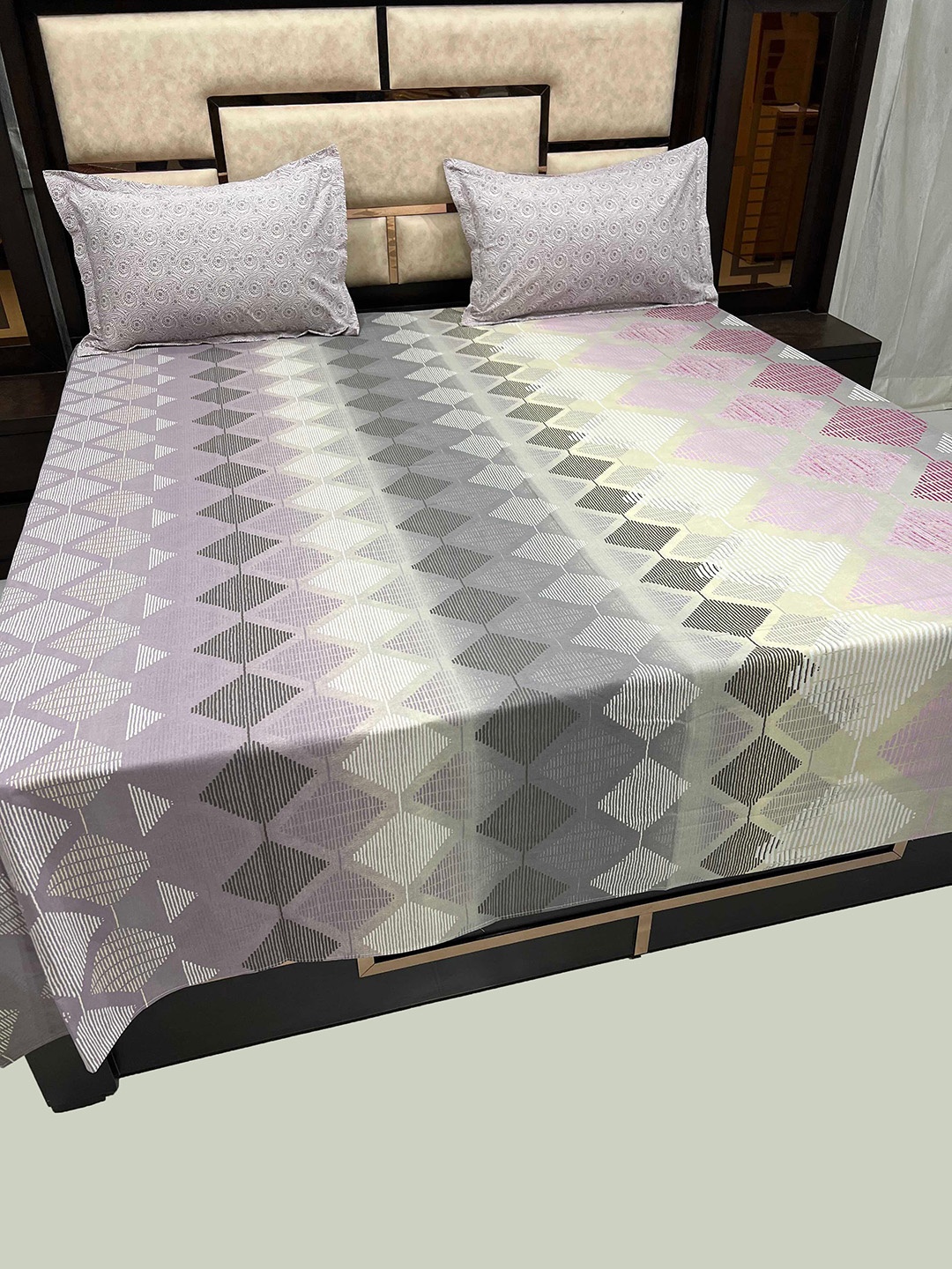 

Pure Decor Passion Purple Geometric 250 TC Pure Cotton Queen Bedsheet & 2 Pillow Covers