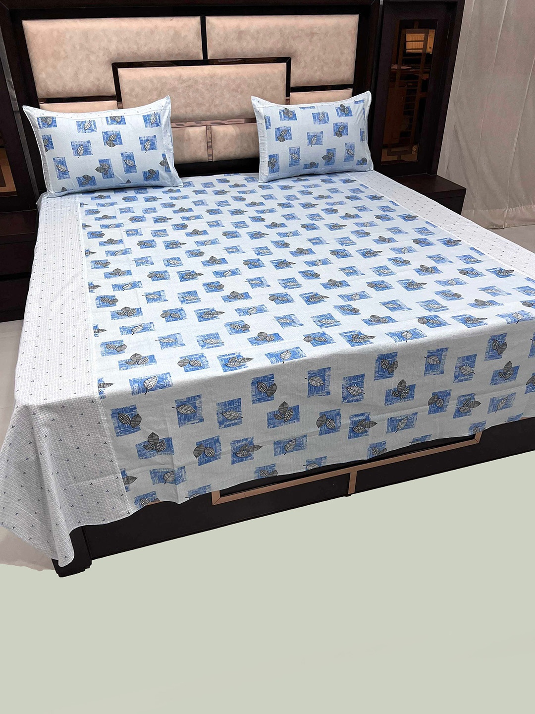 

Pure Decor Evoque Sib Blue Floral 250 TC Pure Cotton Queen Bedsheet & 2 Pillow Covers