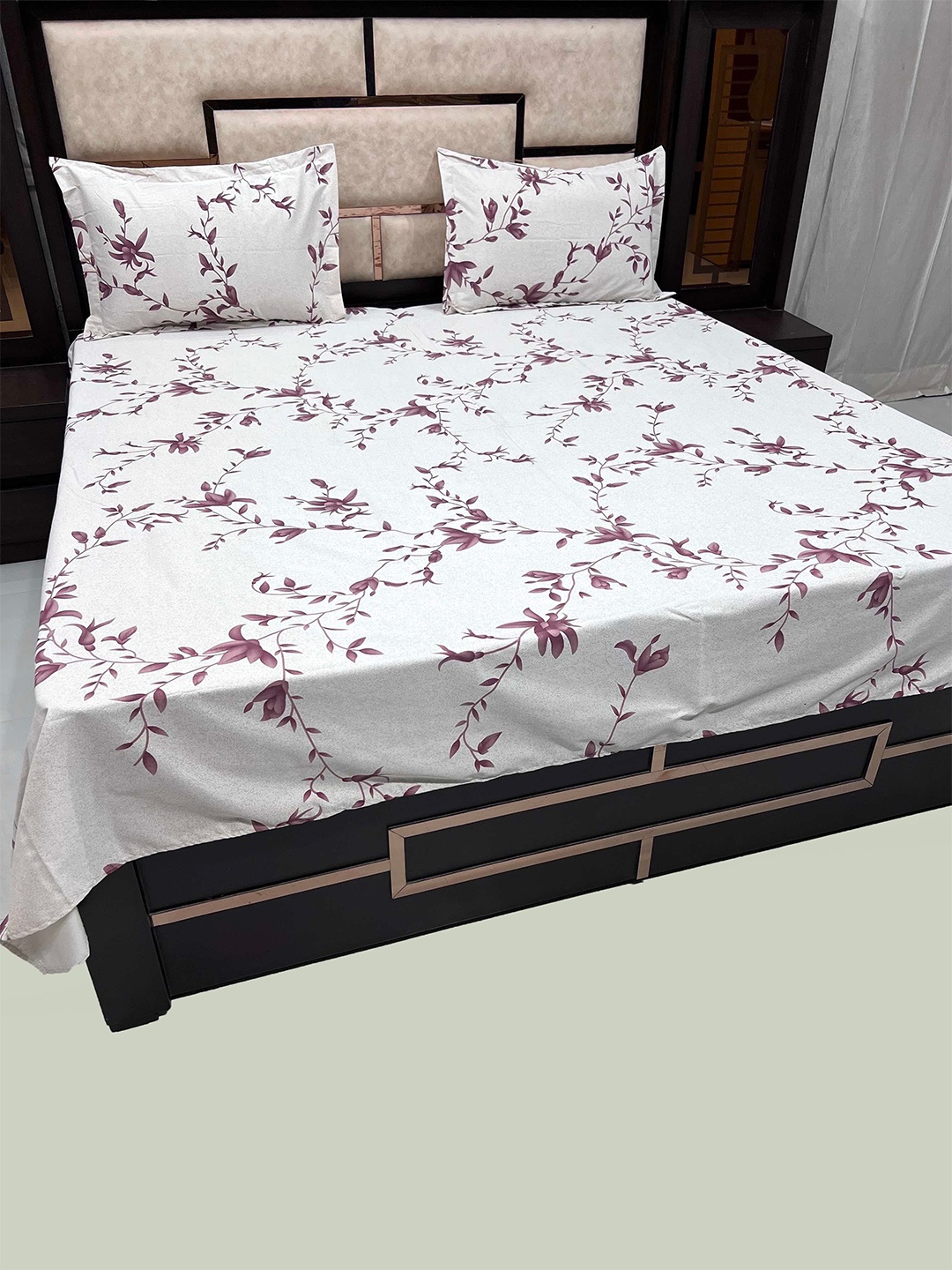 

Pure Decor Passion Maroon Floral 250 TC Pure Cotton Queen Bedsheet & 2 Pillow Covers