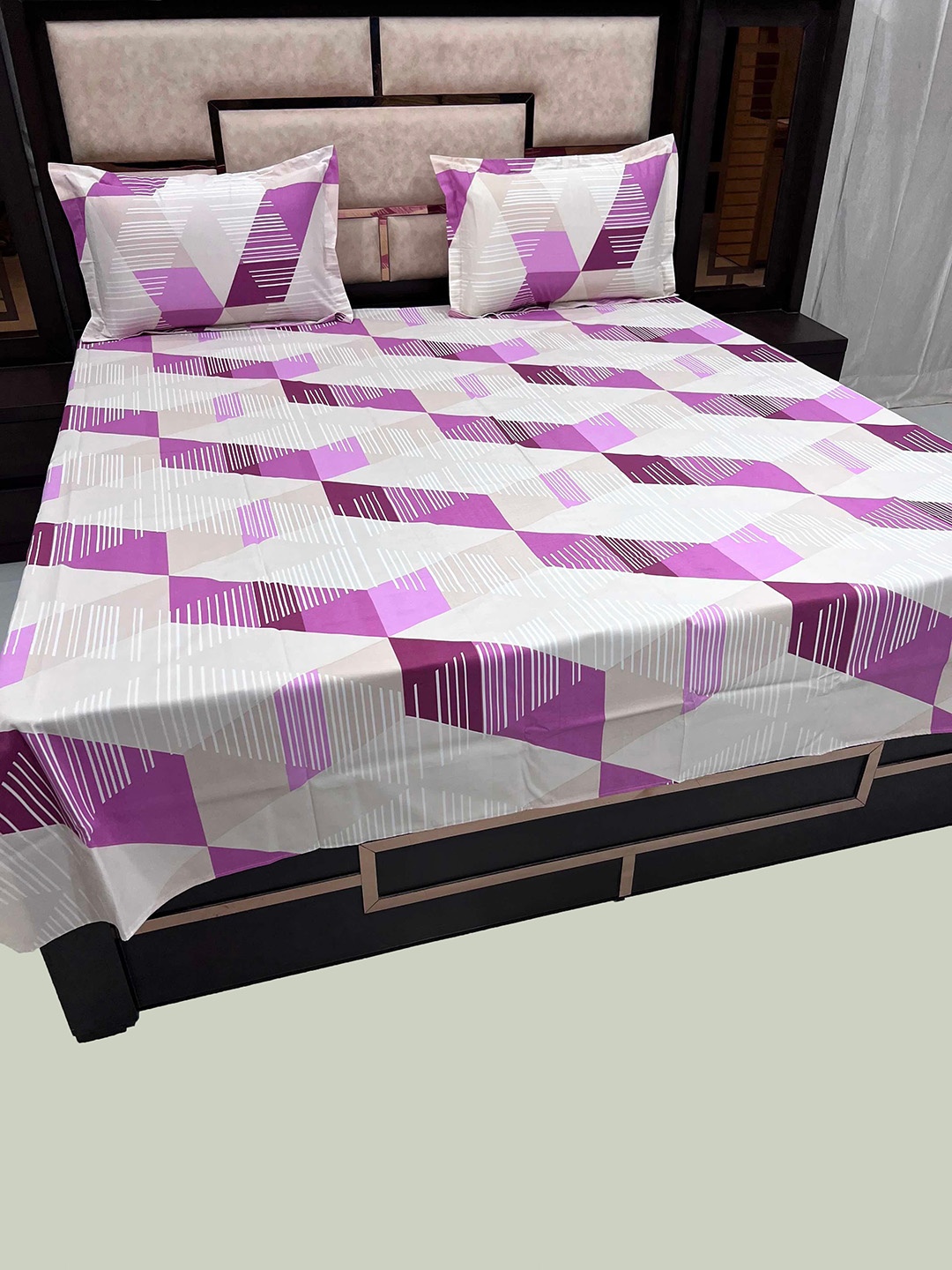 

Pure Decor White & Pink Geometric 250 TC Pure Cotton Queen Bedsheet with 2 Pillow Covers