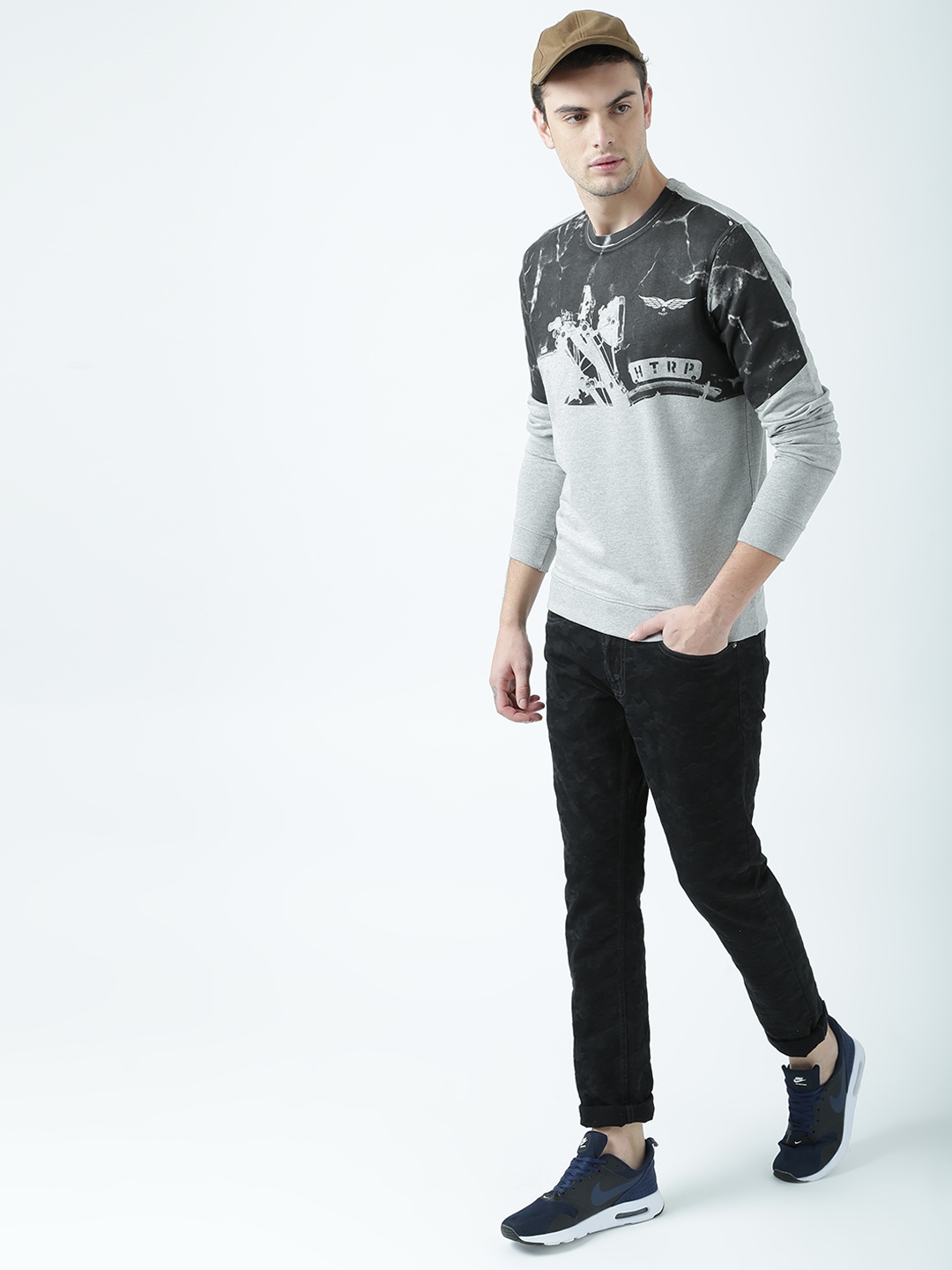 

Huetrap Men Grey Melange Printed Sweatshirt