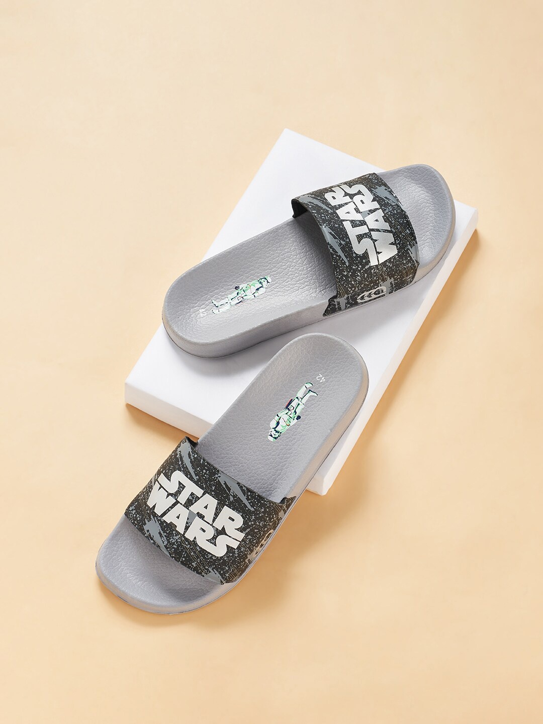 

Ajile by Pantaloons Men Star Wars Printed Sliders, Grey