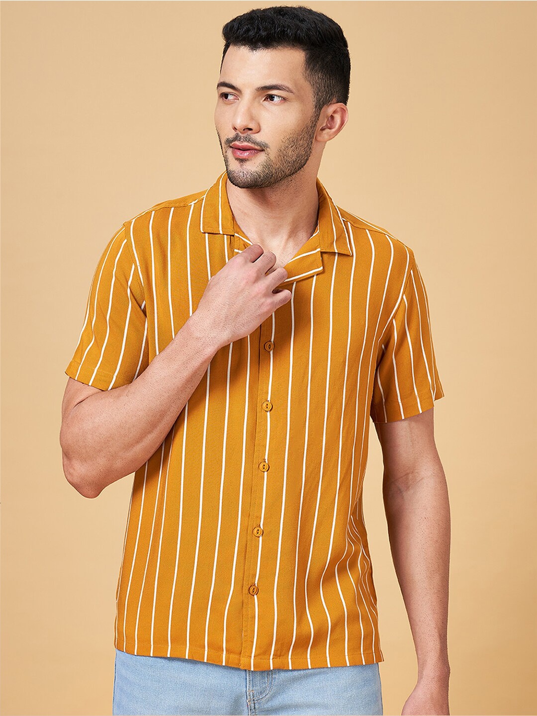 

People Men Mustard Slim Fit Opaque Striped Casual Shirt