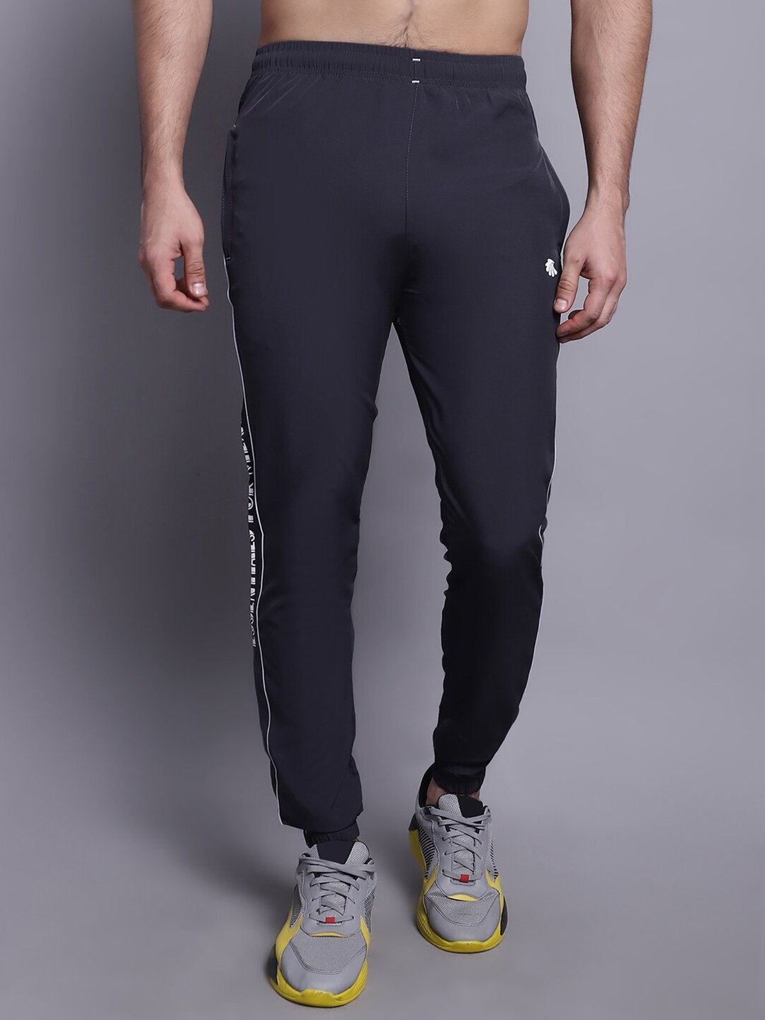 

Gallus Men Mid-Rise Slim Fit Dry-Fit Sports Joggers, Grey