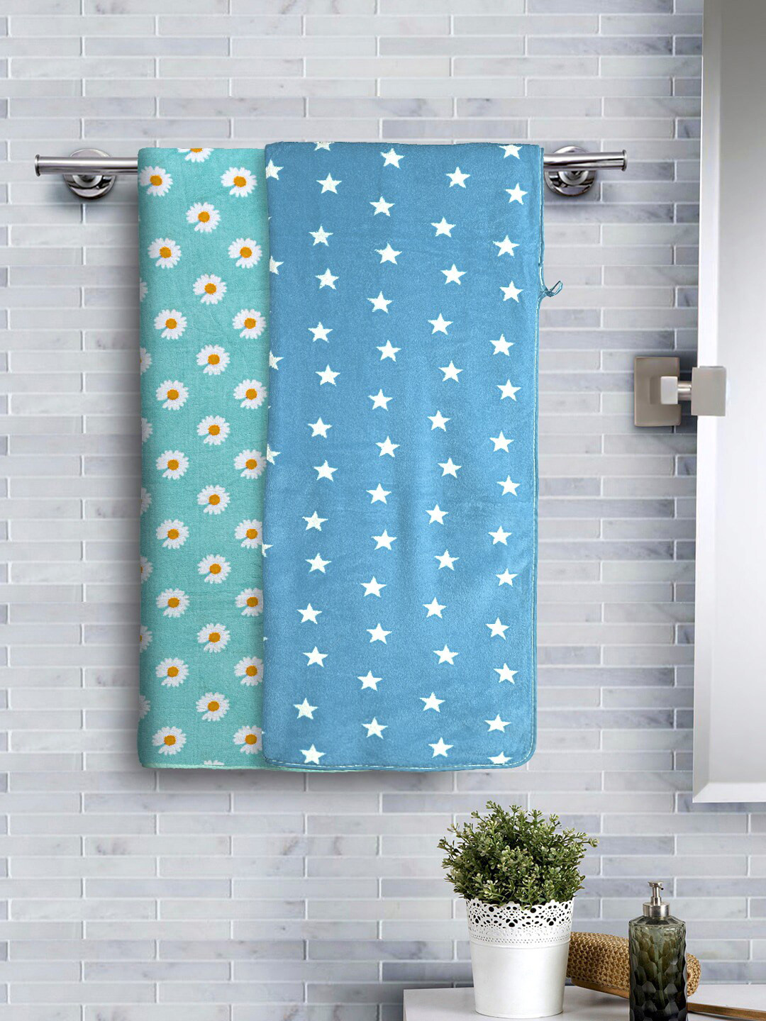 

Cortina 2-Pcs Blue & Green Printed 300 GSM Cotton Towel Set