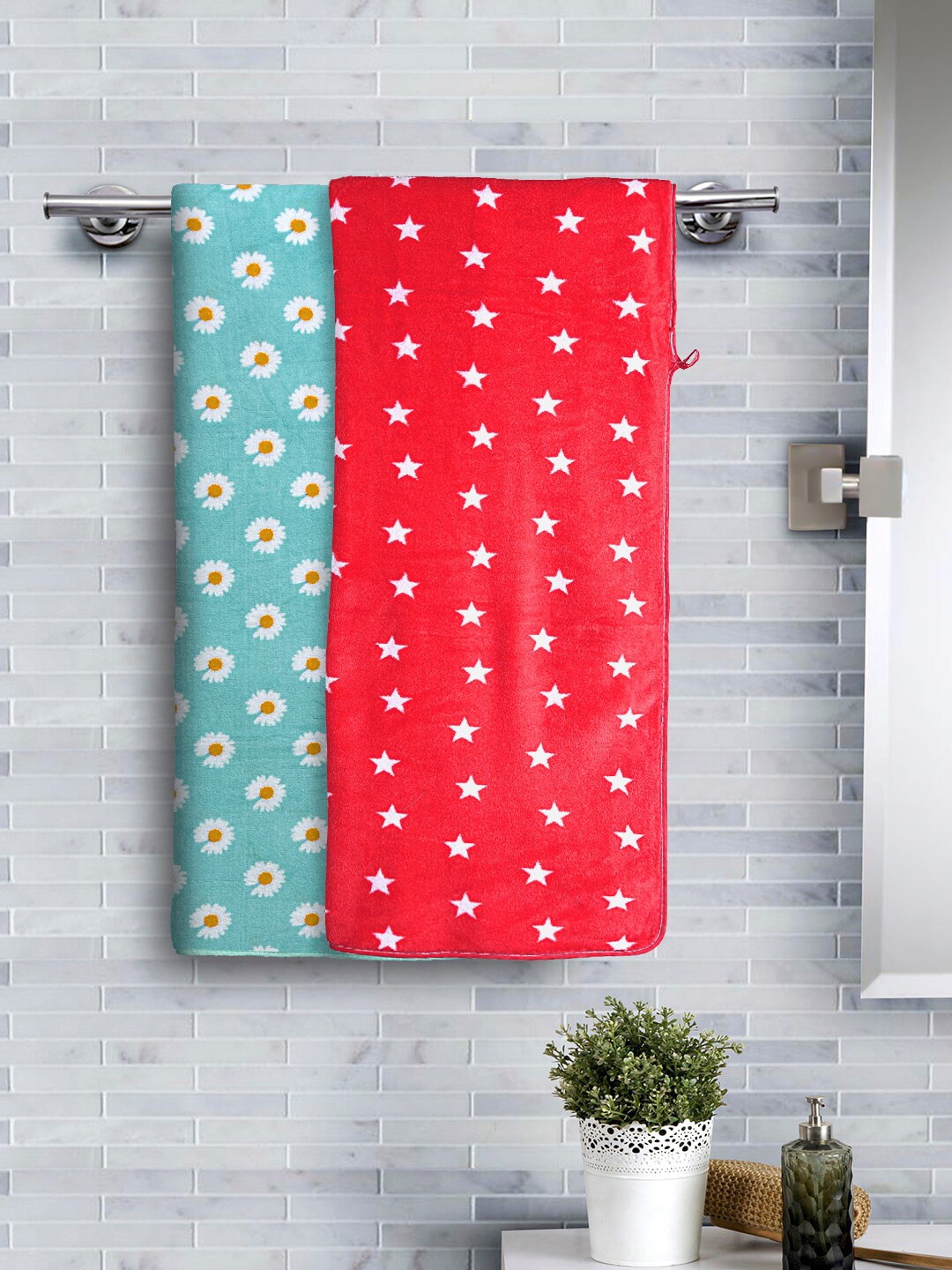 

Cortina 2 Pcs Red & Green Floral Printed 300 GSM Cotton Towel Set