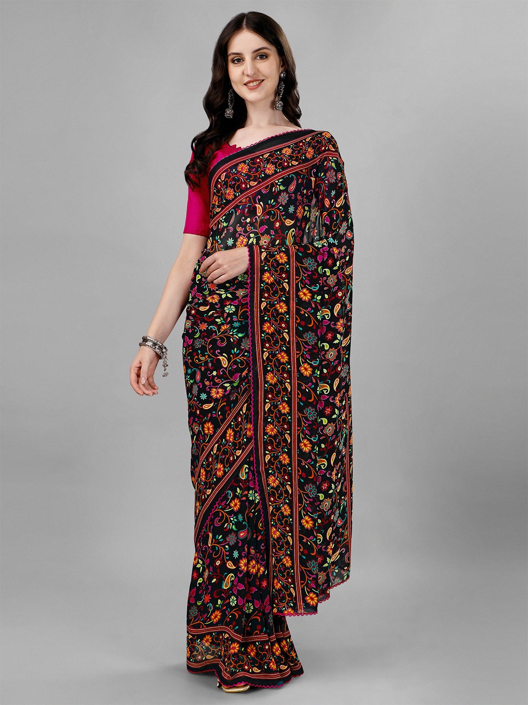 

B4ME.COM Floral Printed Saree, Black