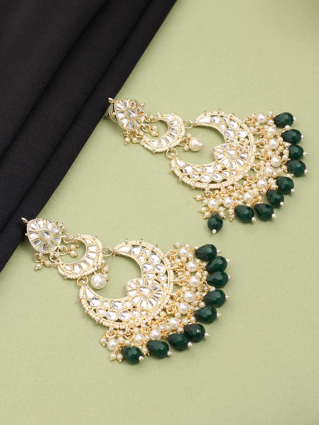 

SAIYONI Gold-Plated Kundan & Pearl Studded Cescent Shaped Chandbalis