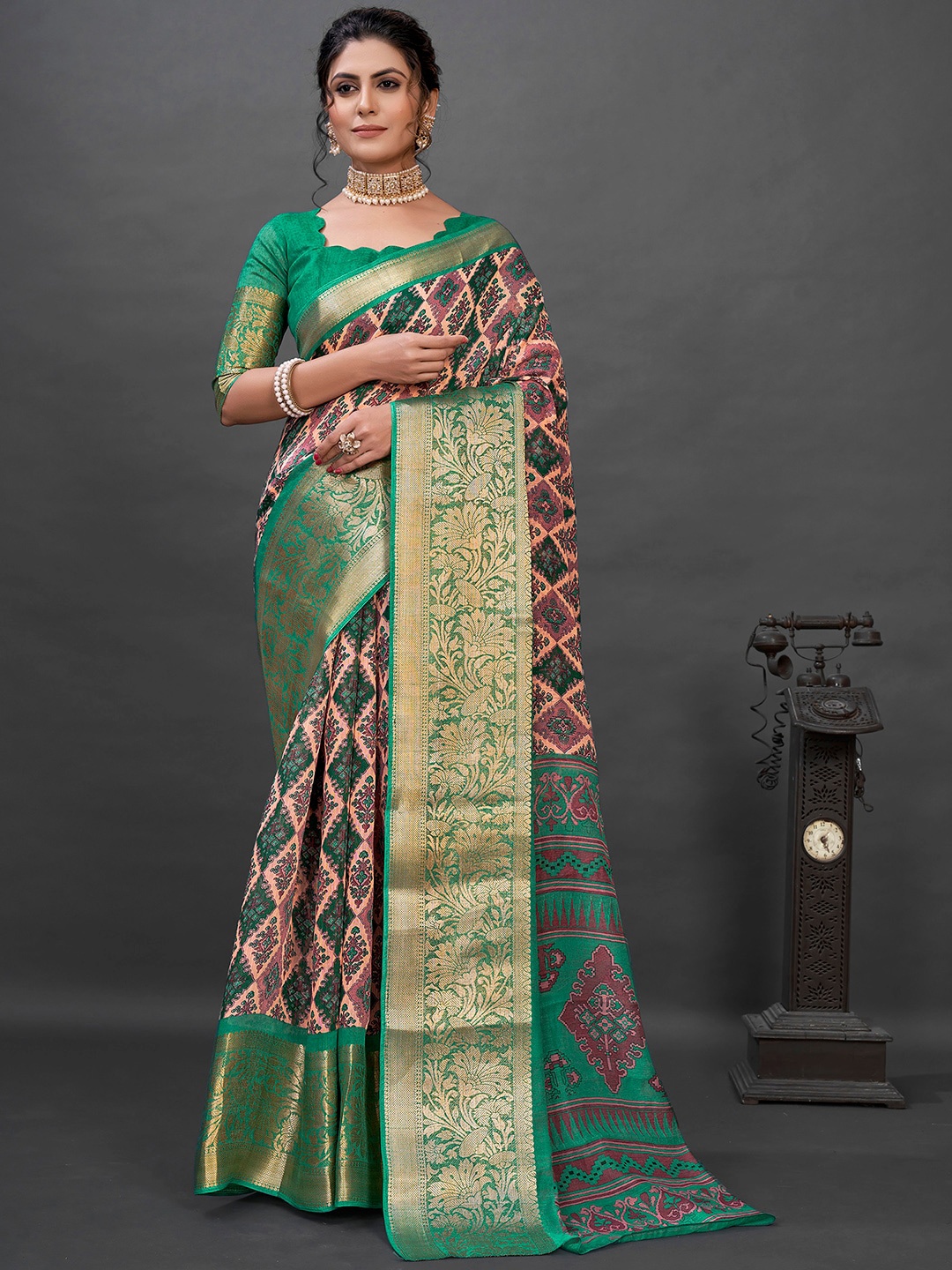 

Mitera Peach-Coloured & Green Ethnic Motifs Printed Zari Sungudi Saree