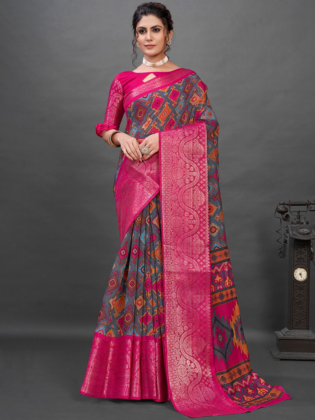 

Mitera Grey & Orange Ethnic Motifs Printed Zari Sungudi Saree