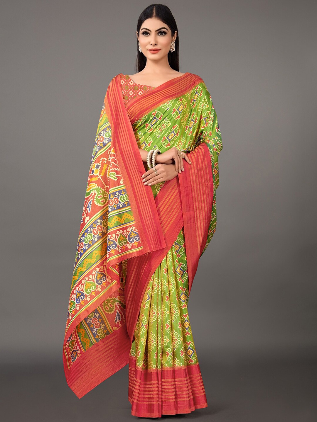 

Mitera Green & Red Ethnic Motifs Printed Bagru Saree