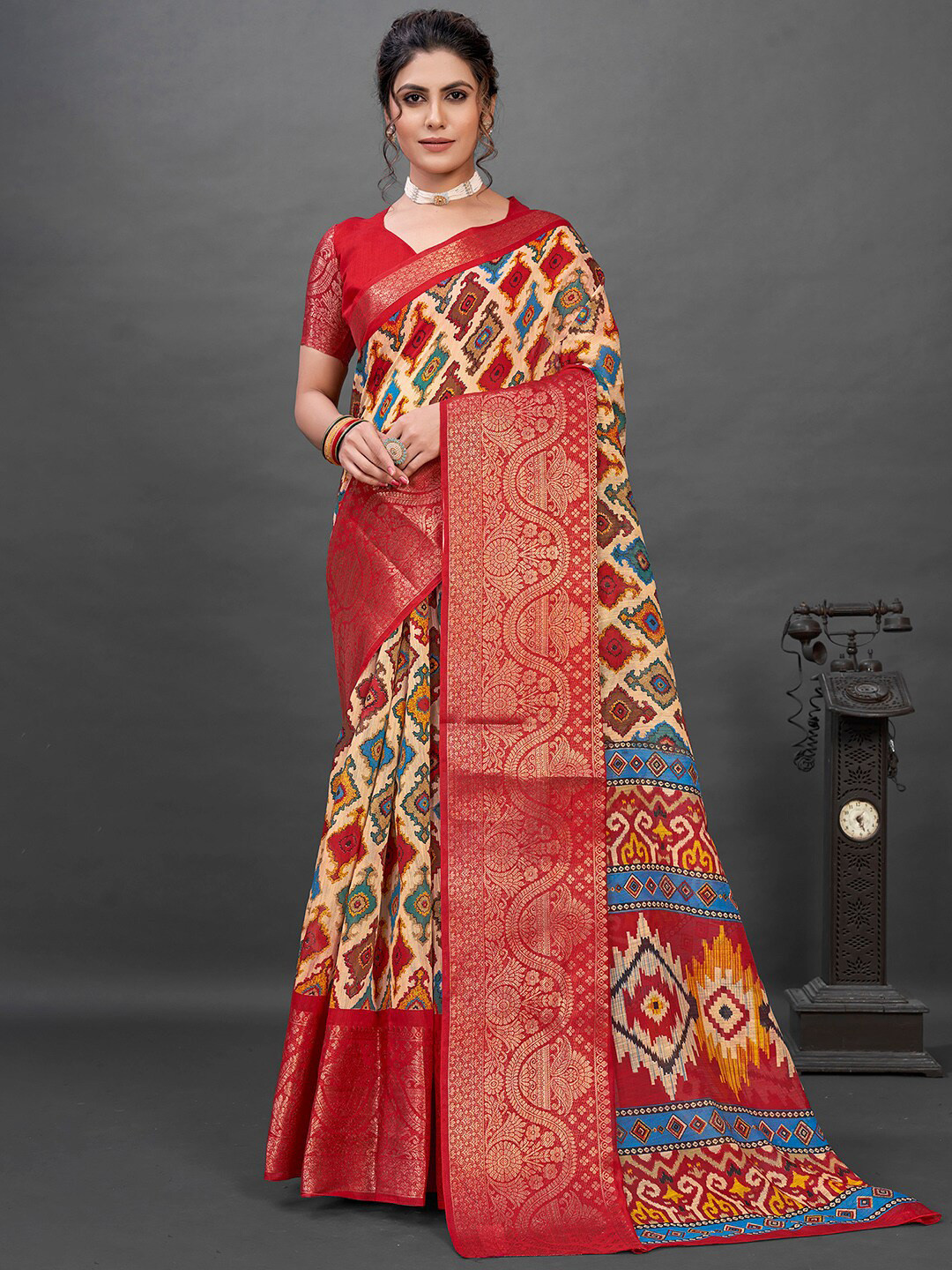 

Mitera Cream & Red Ethnic Motifs Printed Zari Sungudi Saree
