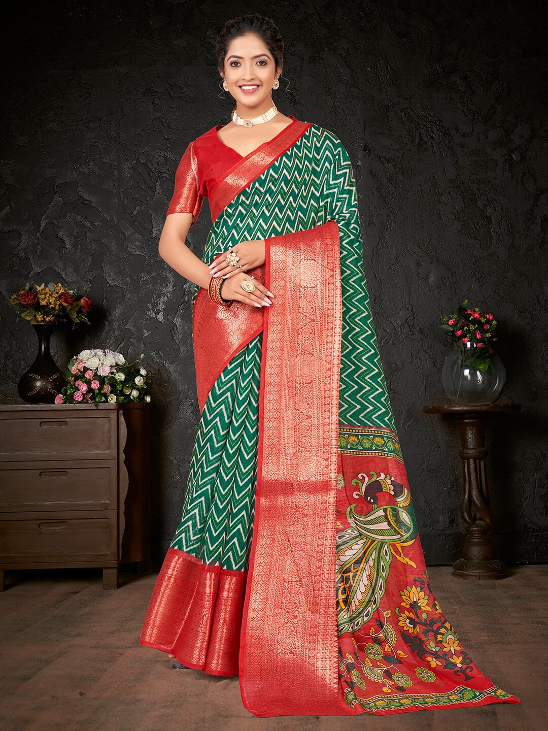 

Mitera Red & Green Geometric Printed Zari Sungudi Saree