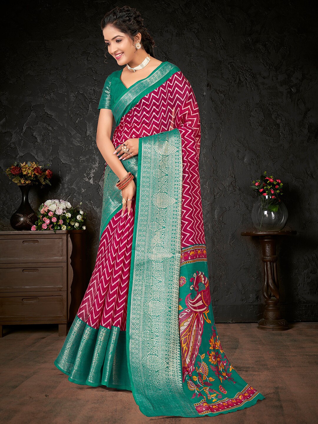 

Mitera Pink & Green Geometric Printed Sungudi Saree