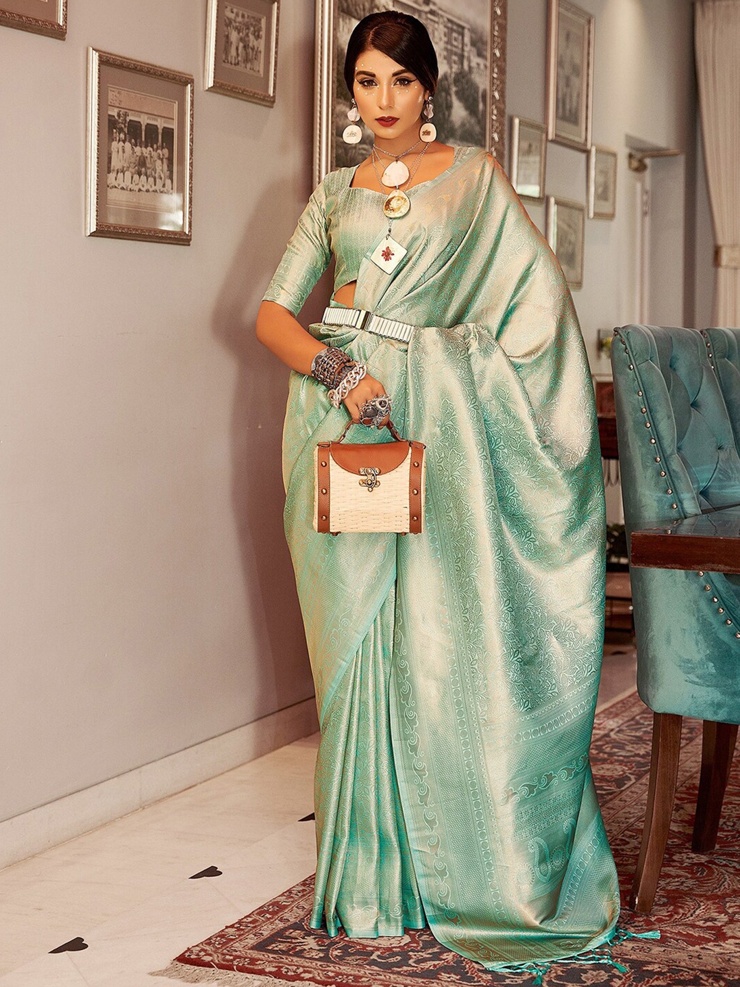 

Mitera Green & Gold-Toned Woven Design Zari Saree