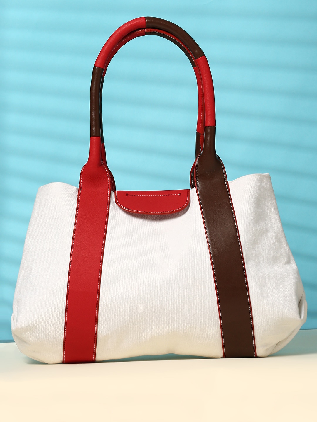 

Mast & Harbour White & Red Structured Handheld Bag