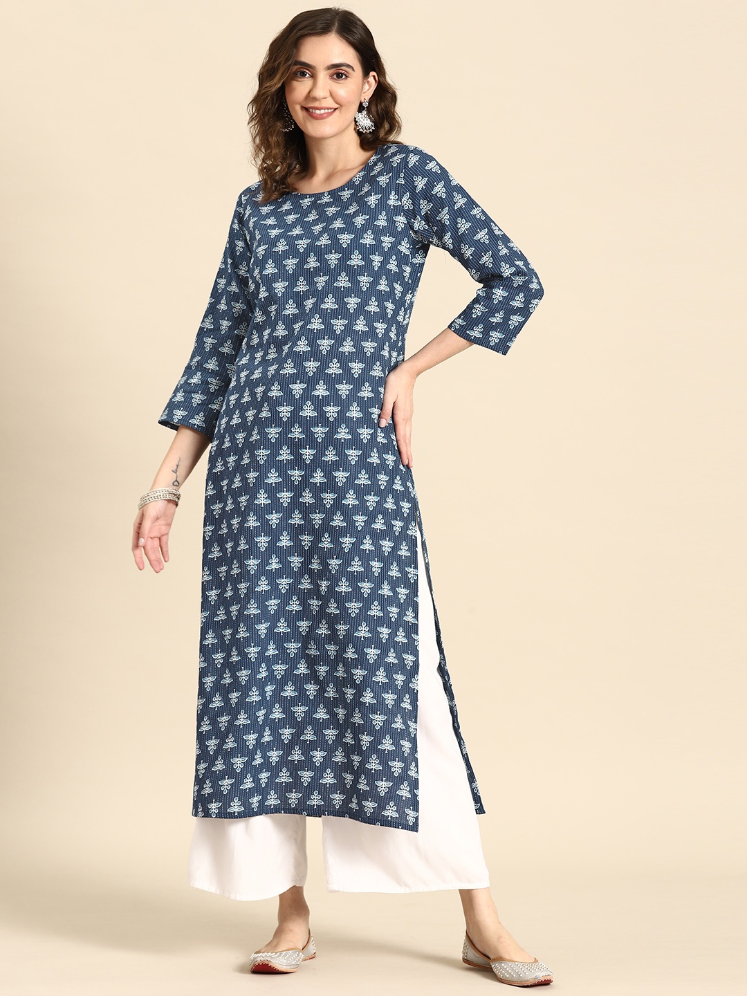 

Nayo Women Floral Printed Kantha Work Cotton Kurta, Blue