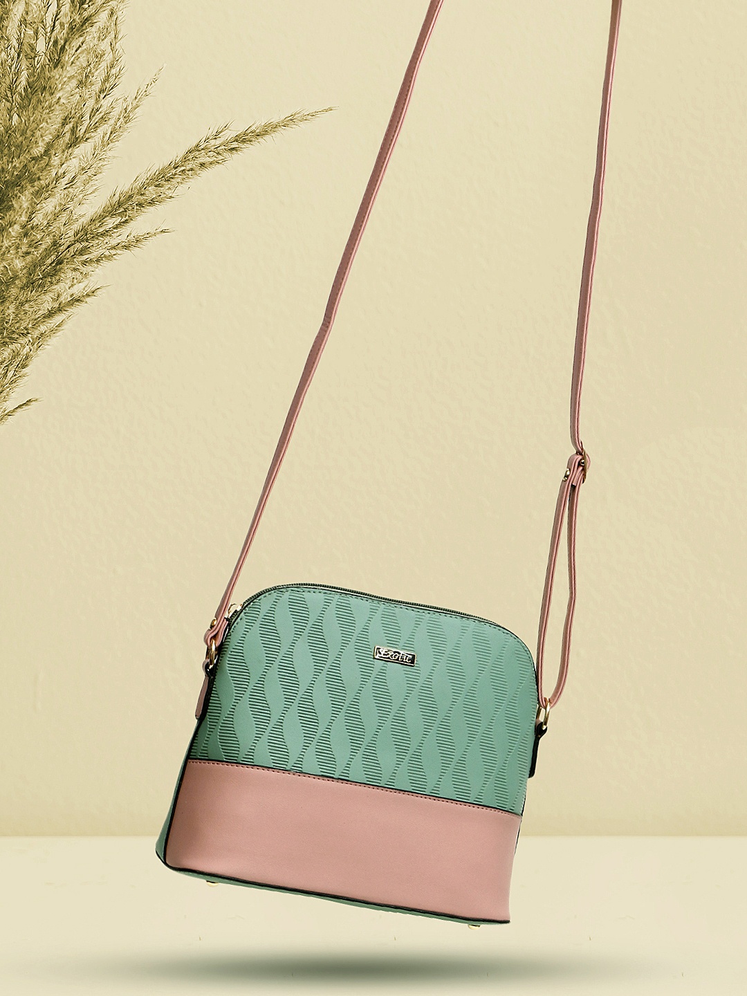 

Exotic Colourblocked Structured Sling Bag, Green