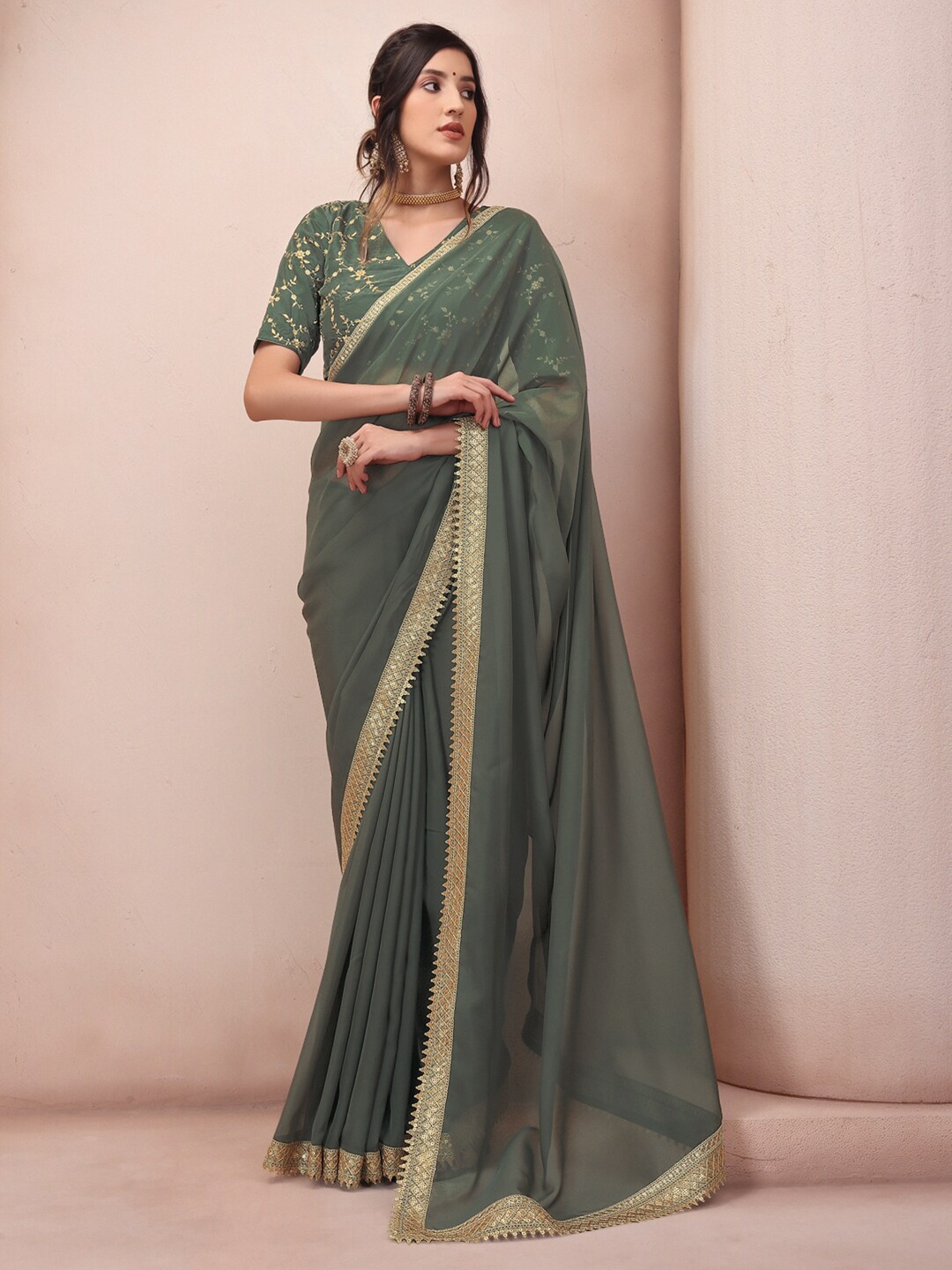 

Inddus Green & Gold-Toned Embroidered Organza Saree
