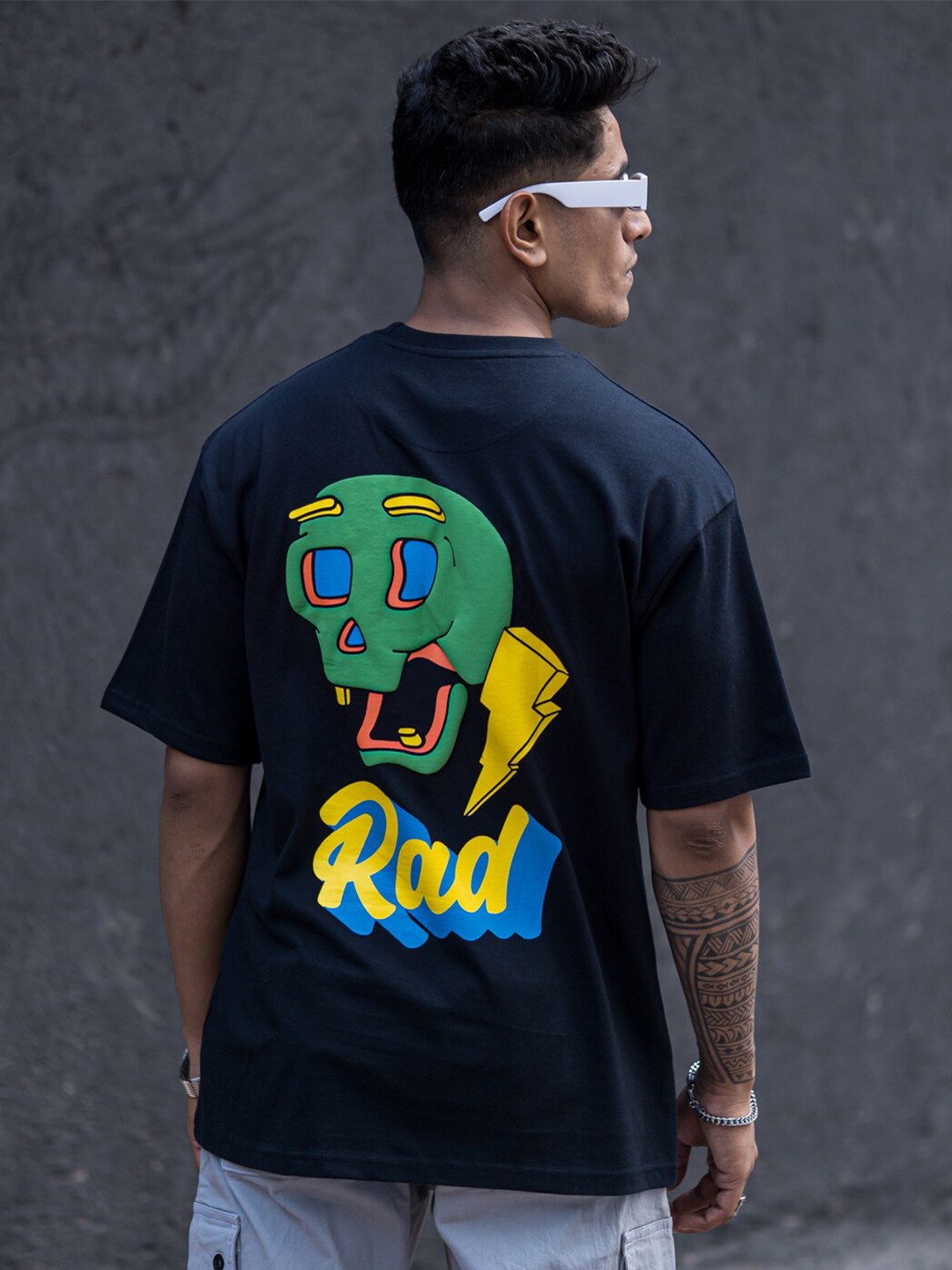 

Powerlook Black Graphic Printed Oversized T-shirt