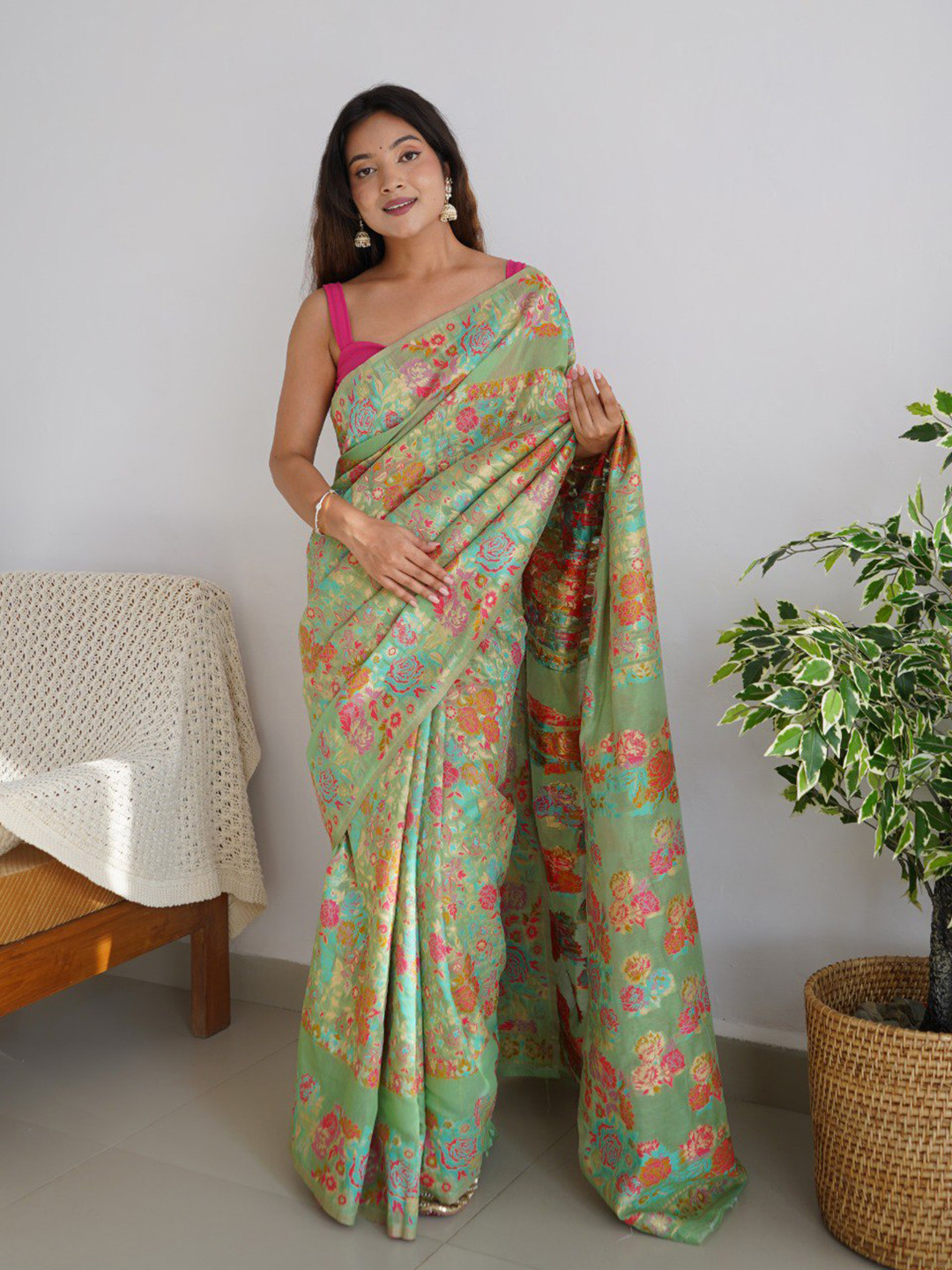 

VEERAX Floral Woven Design Zari Pashmina Banarasi Saree, Green
