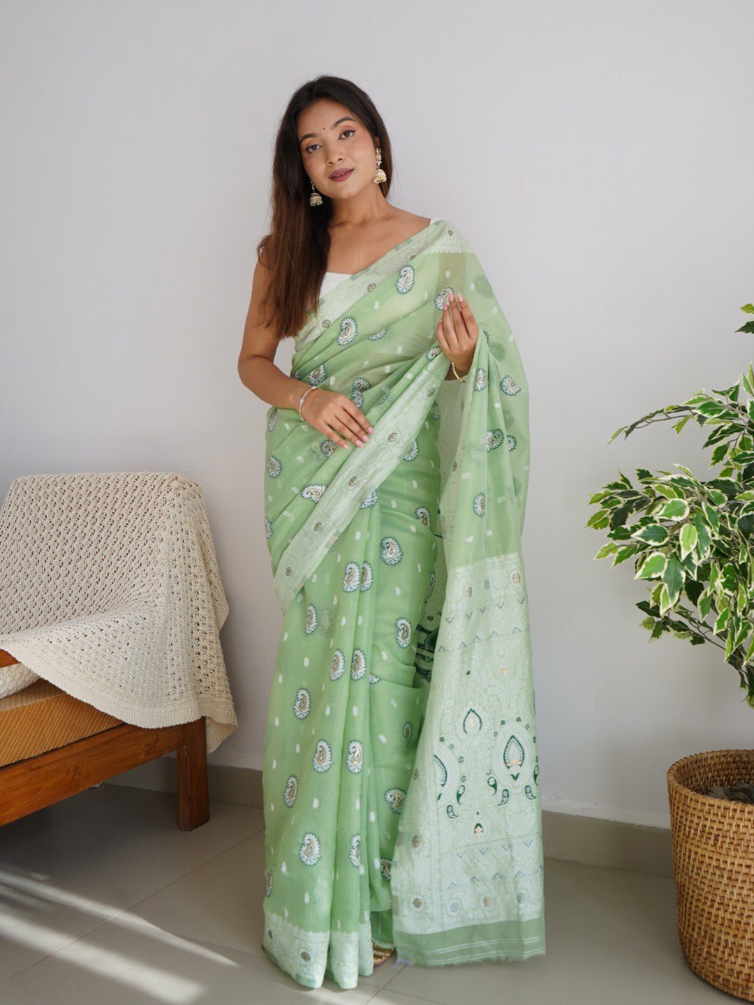

VEERAX Paisley Woven Design Zari Silk Cotton Banarasi Saree, Green