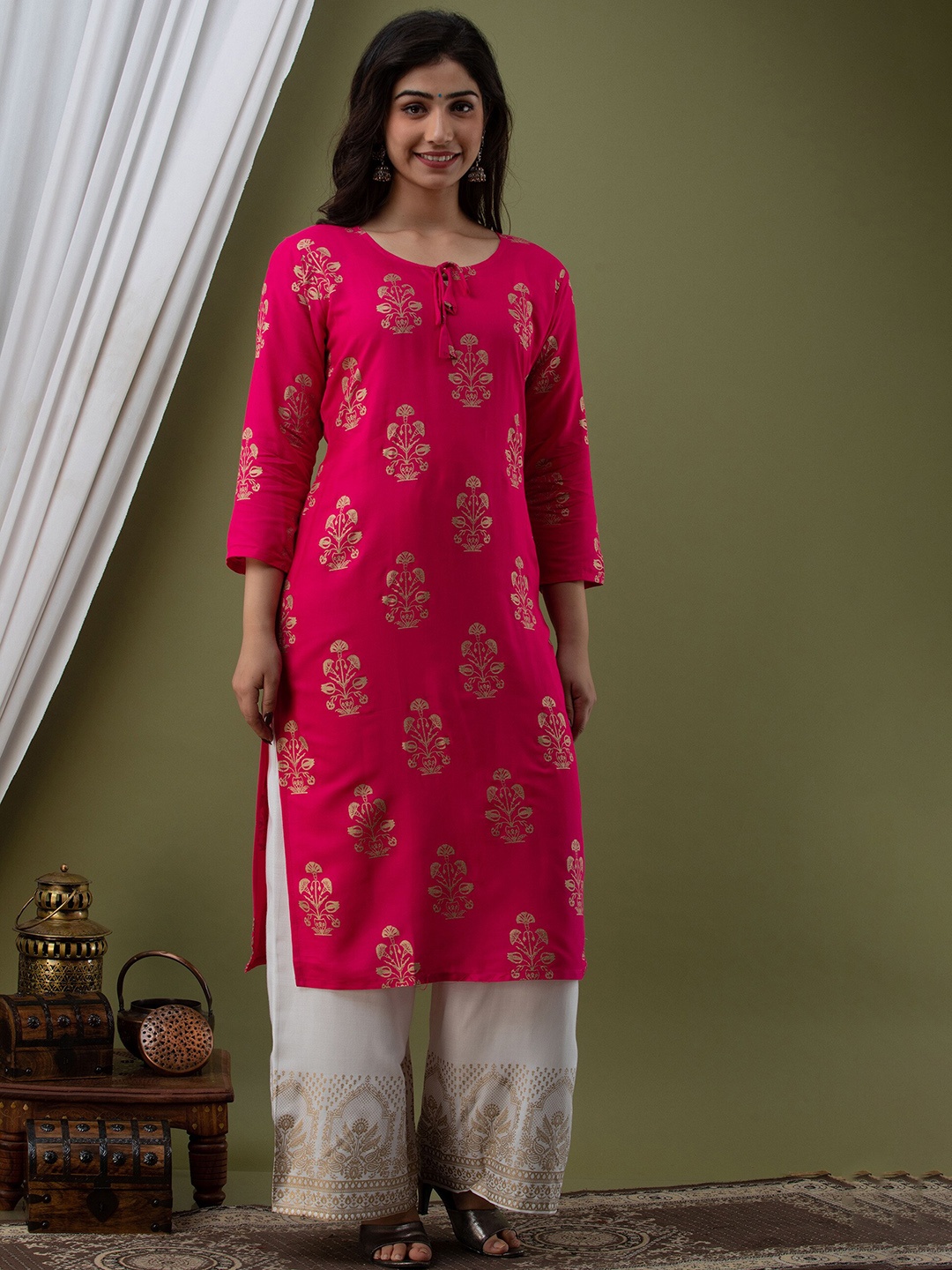 

Mialo fashion Ethnic Motifs Printed Regular Kurta With Palazzos, Pink