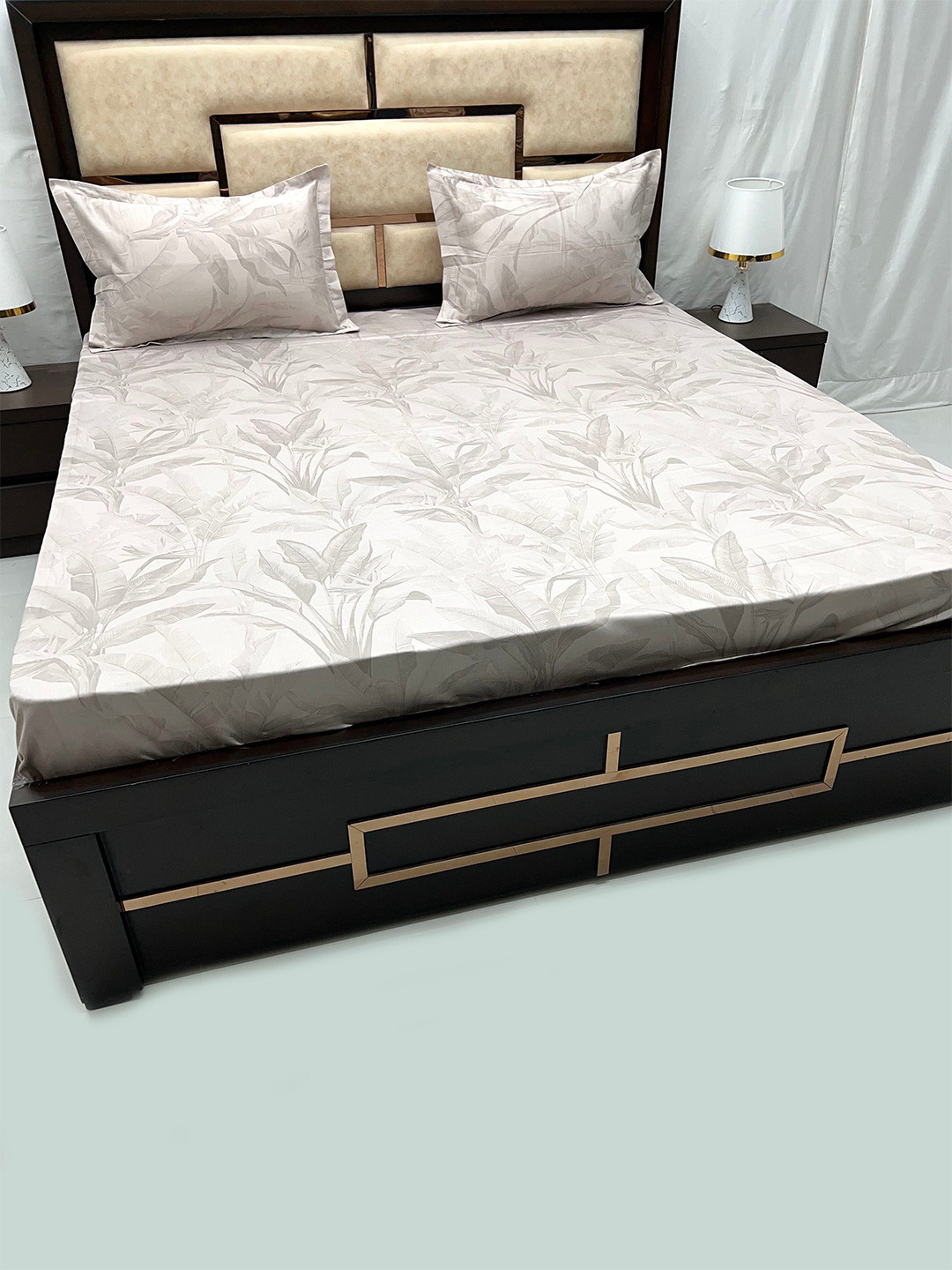 

Pure Decor Divine Fur Brown 400 TC Pure Cotton Super King Bedsheet & 2 Pillow Covers
