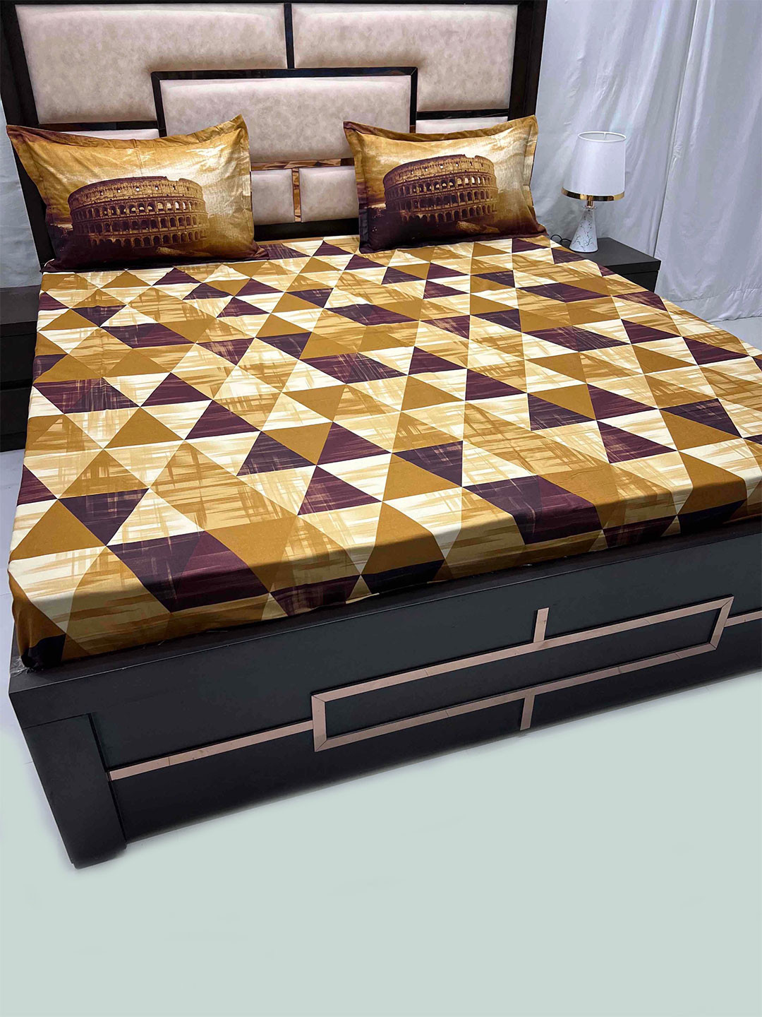 

Pure Decor Mustard & White Geometric Cotton 350 TC King Bedsheet With 2 Pillow Covers